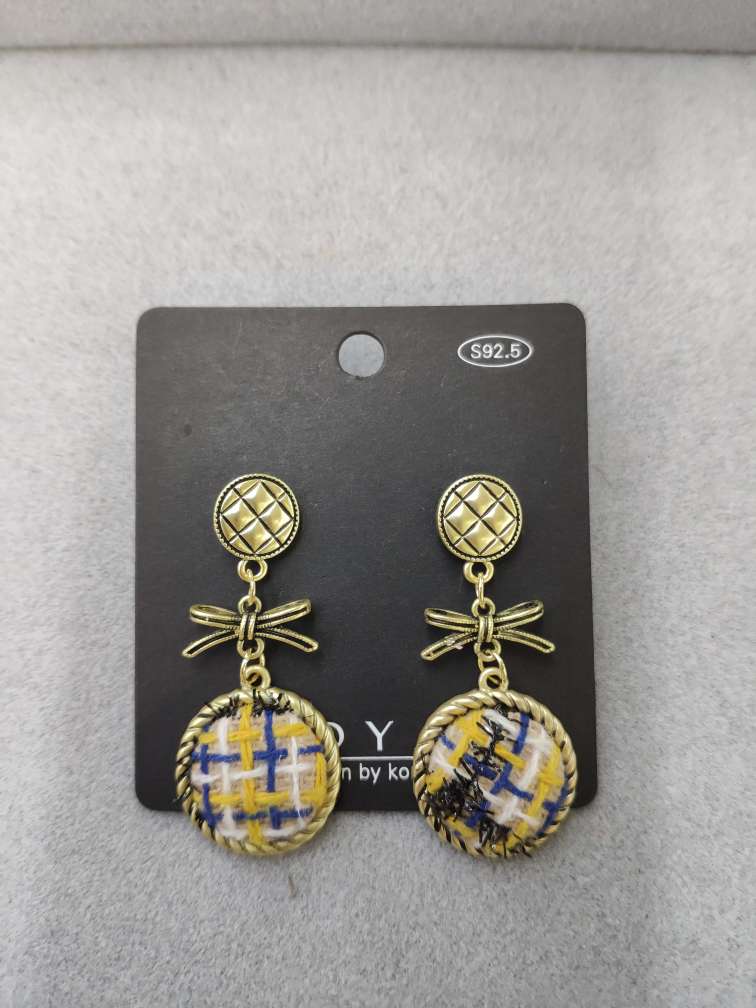 Korean version of the east gate small fresh star with a small fragrance wind earrings with sterling silver thumbnail