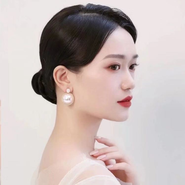 Pearl Stud Earrings Item Picture