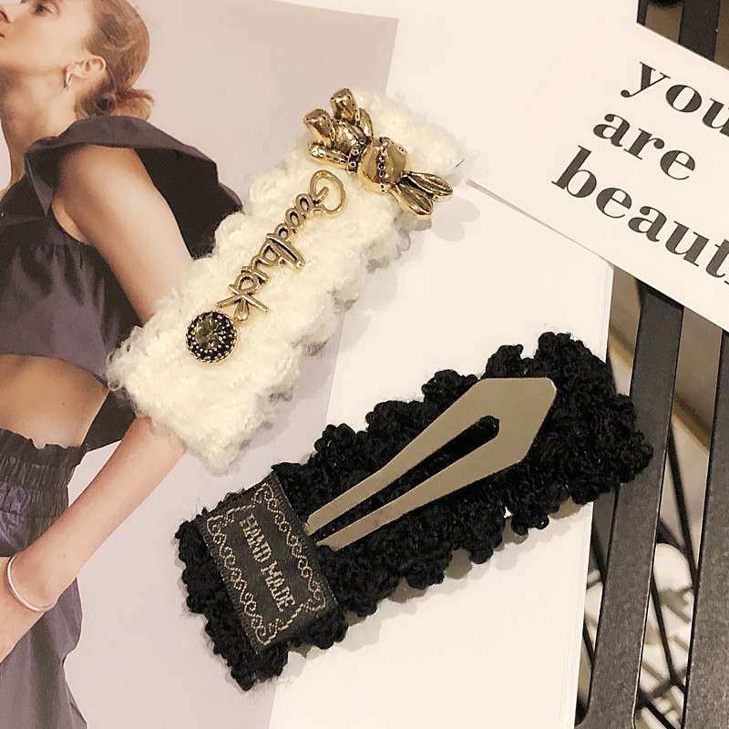 Little Chanel-style hair clip Application Scenario