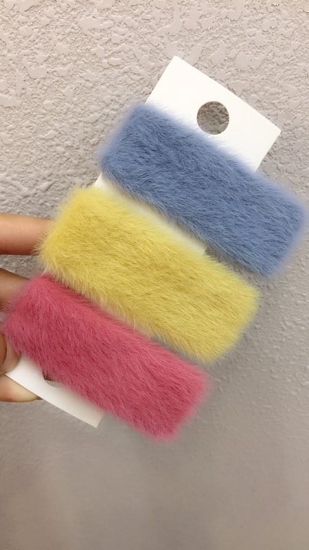 Bb clip with plush fresh bangs thumbnail