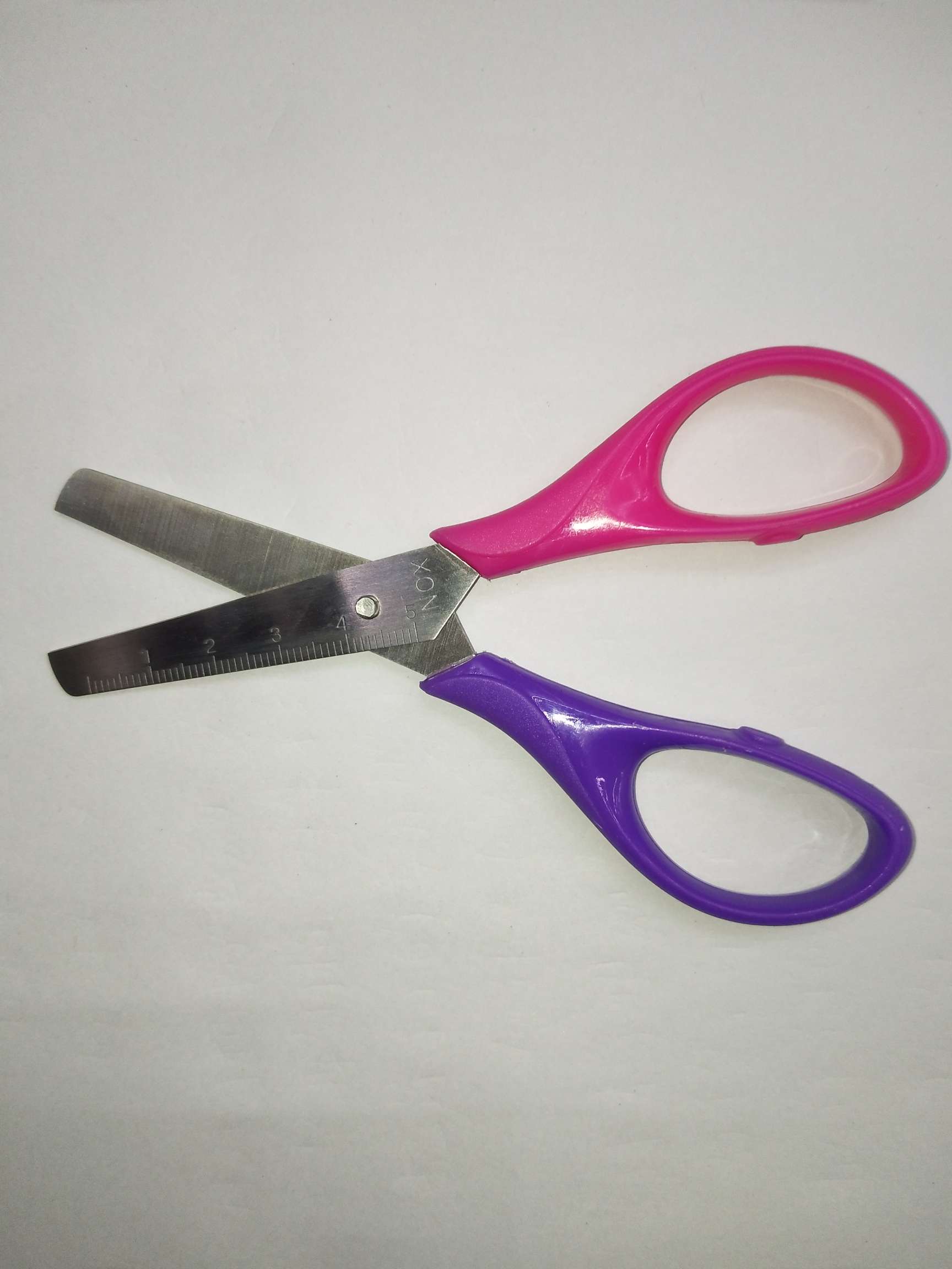 Office scissors, knives, stationery, stationery scissors, student scissors, 13 X 6 CM, scissors with scale sizes. A pair of scissors suitable for students is 720 yuan Item Picture