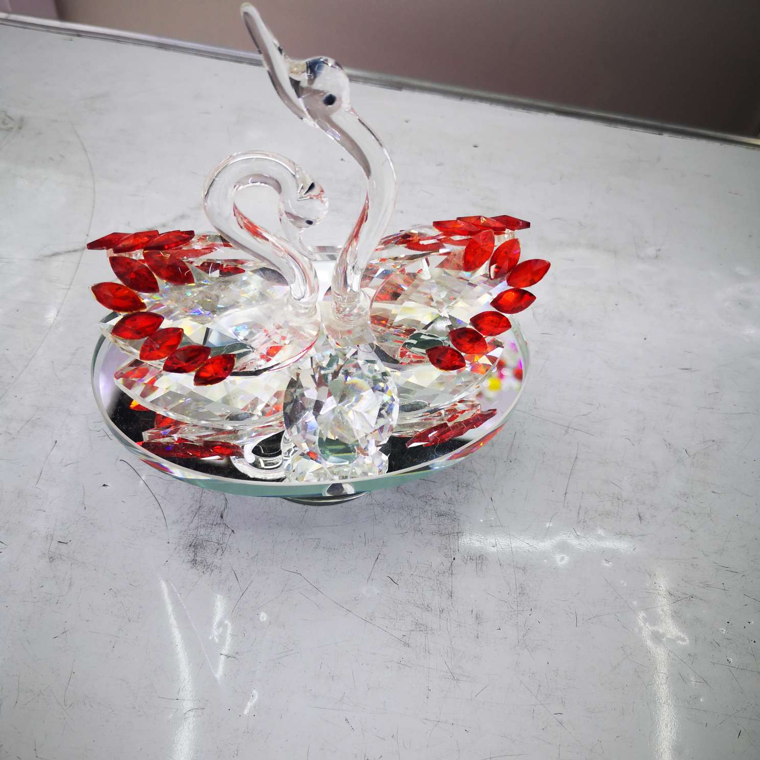 Small mixed-color swan details Picture