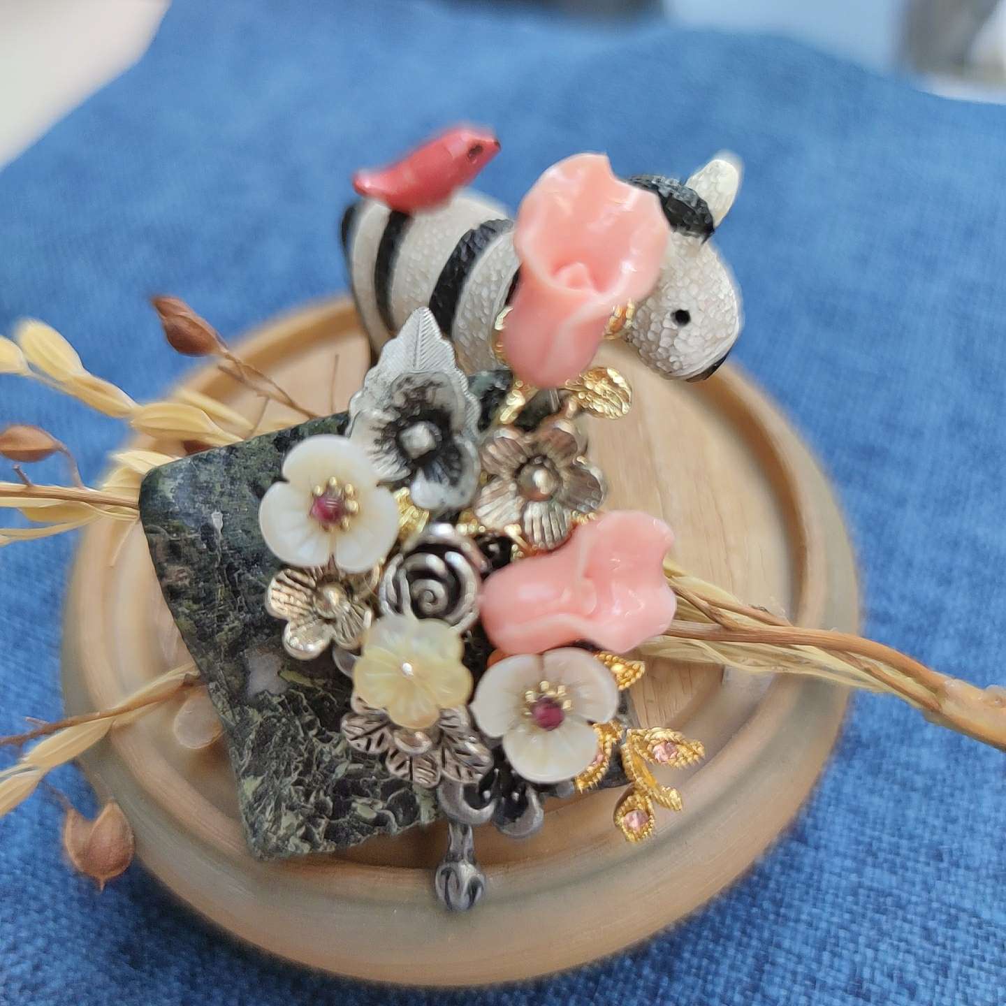 Square ling Horn natural stone coral morning glory autumn and winter outfit versatile brooch thumbnail