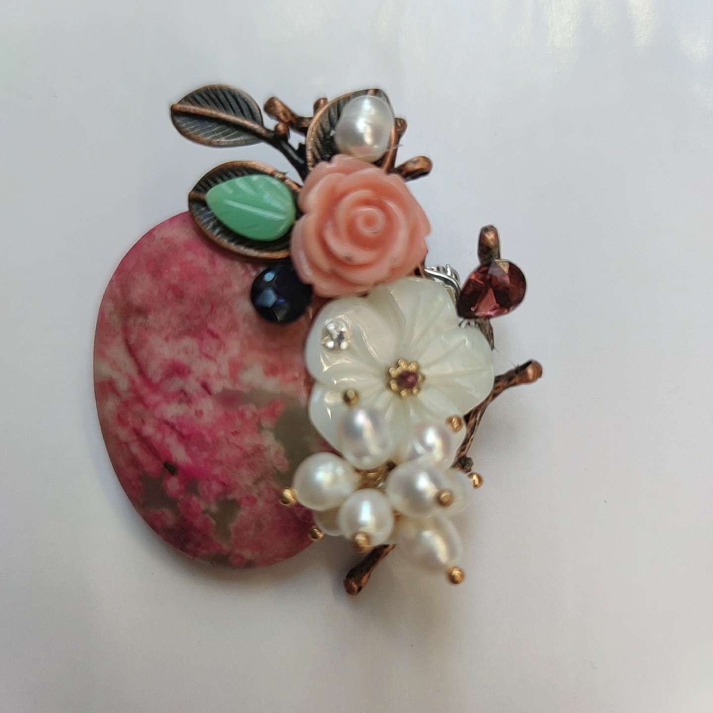 Egg - shaped natural pearl brooch thumbnail