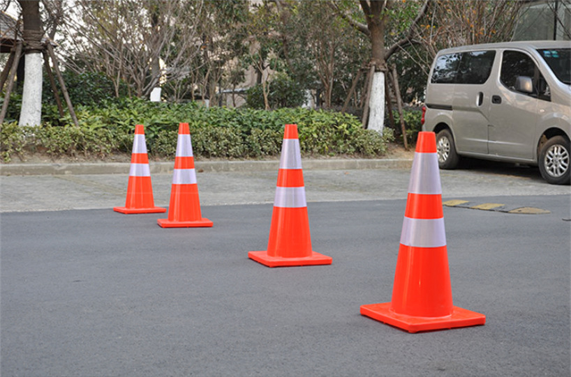 优质PVC路锥 70cm30cmPVC塑料路锥 反光锥桶 45cm 圆锥 路障锥详情图7