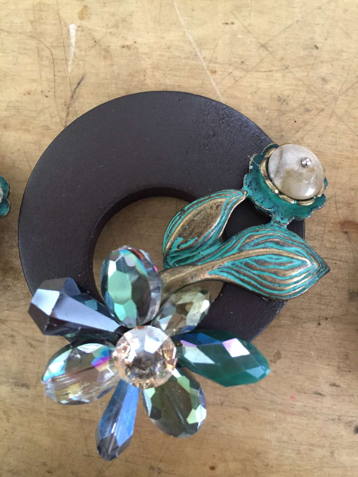 Wood crystal combination classic brooch thumbnail