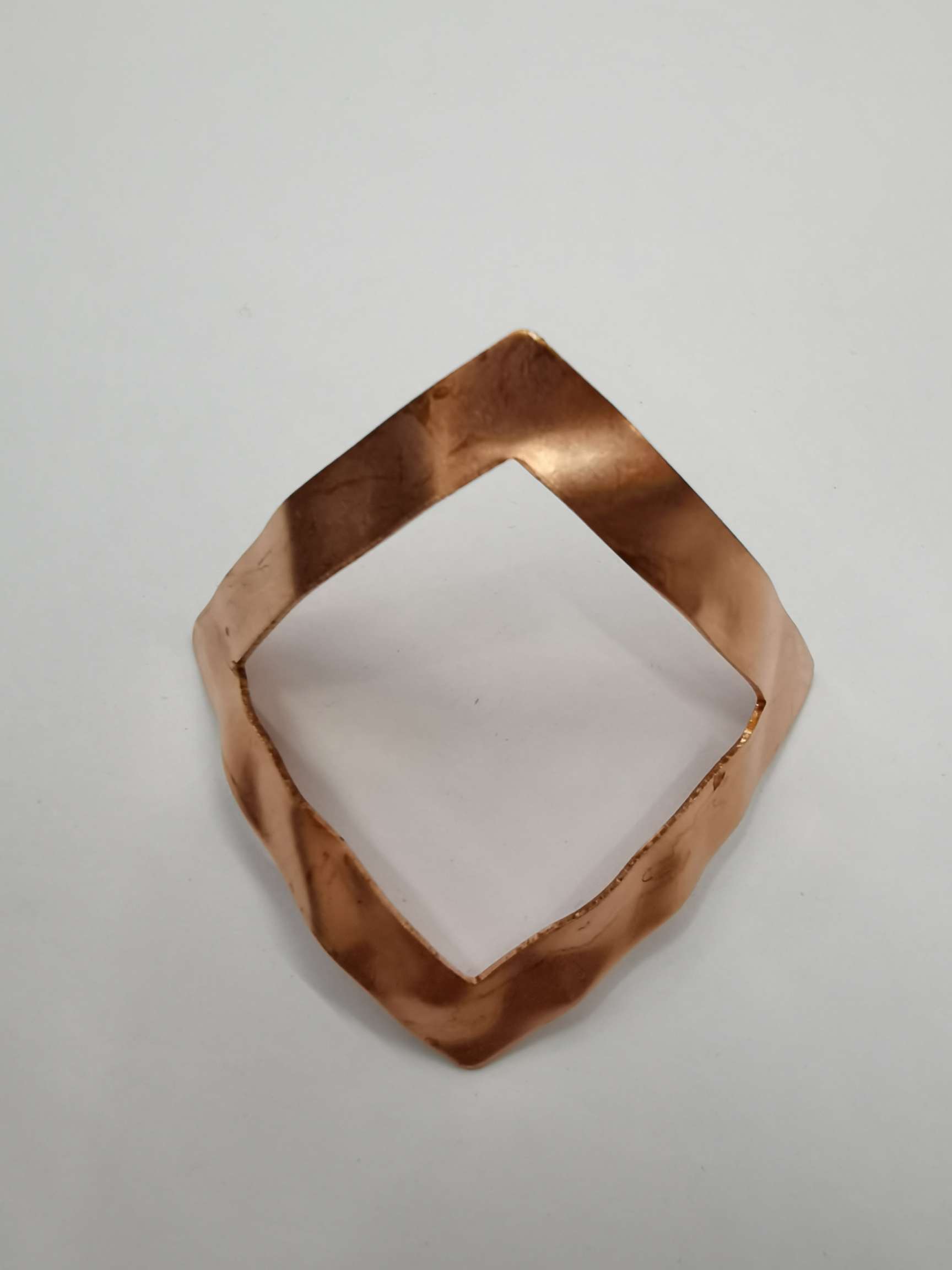 Factory direct sales of wrought iron pressed earrings, pendants, rough accessories, jewelry accessories, popular bestsellers, classic domestic and foreign trade bestsellers, hand-pressed pleated headwear and headtie accessories details Picture