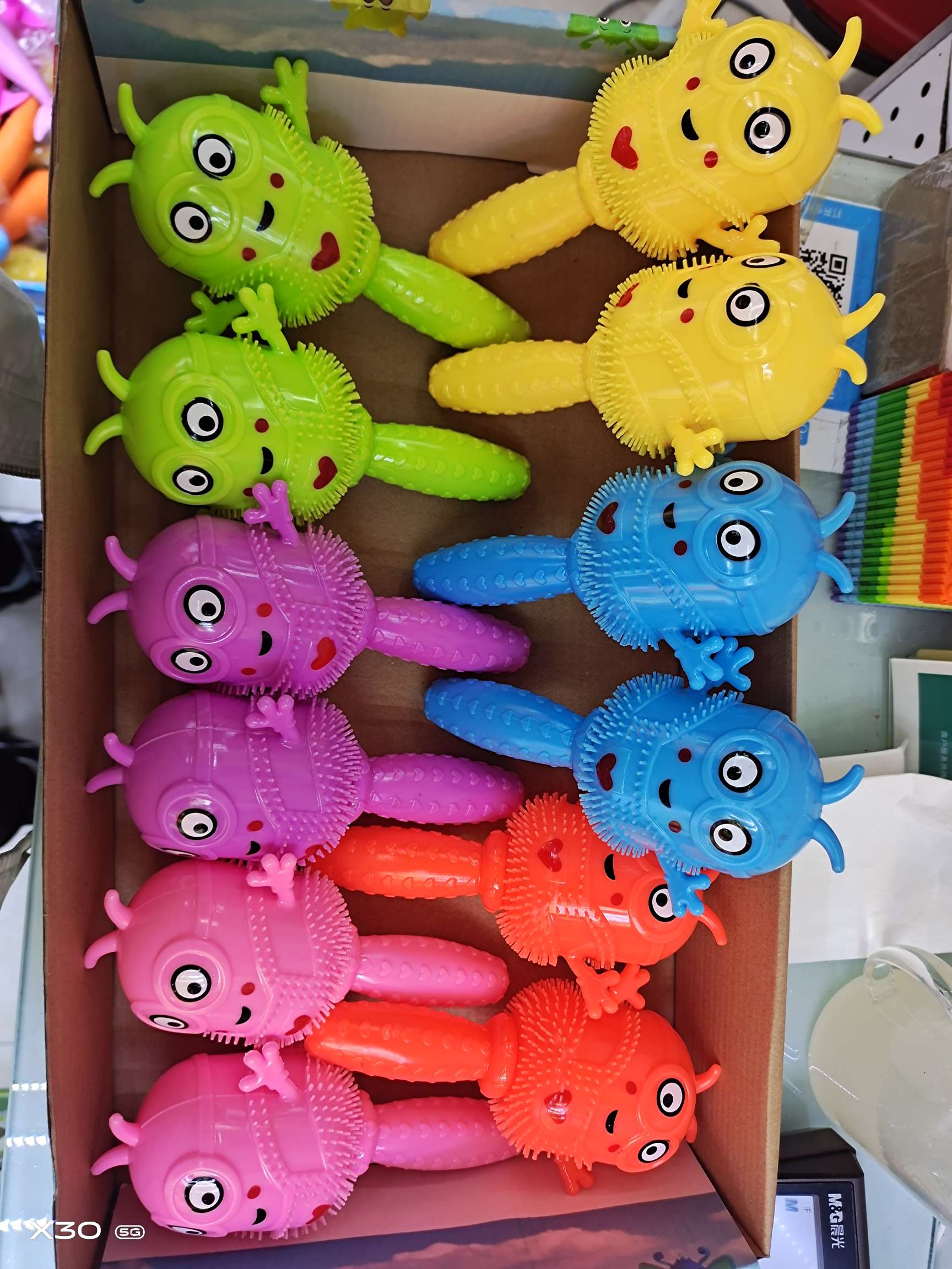 儿童乐趣手柄黄人新款闪光口哨球按摩球解压玩具细节图