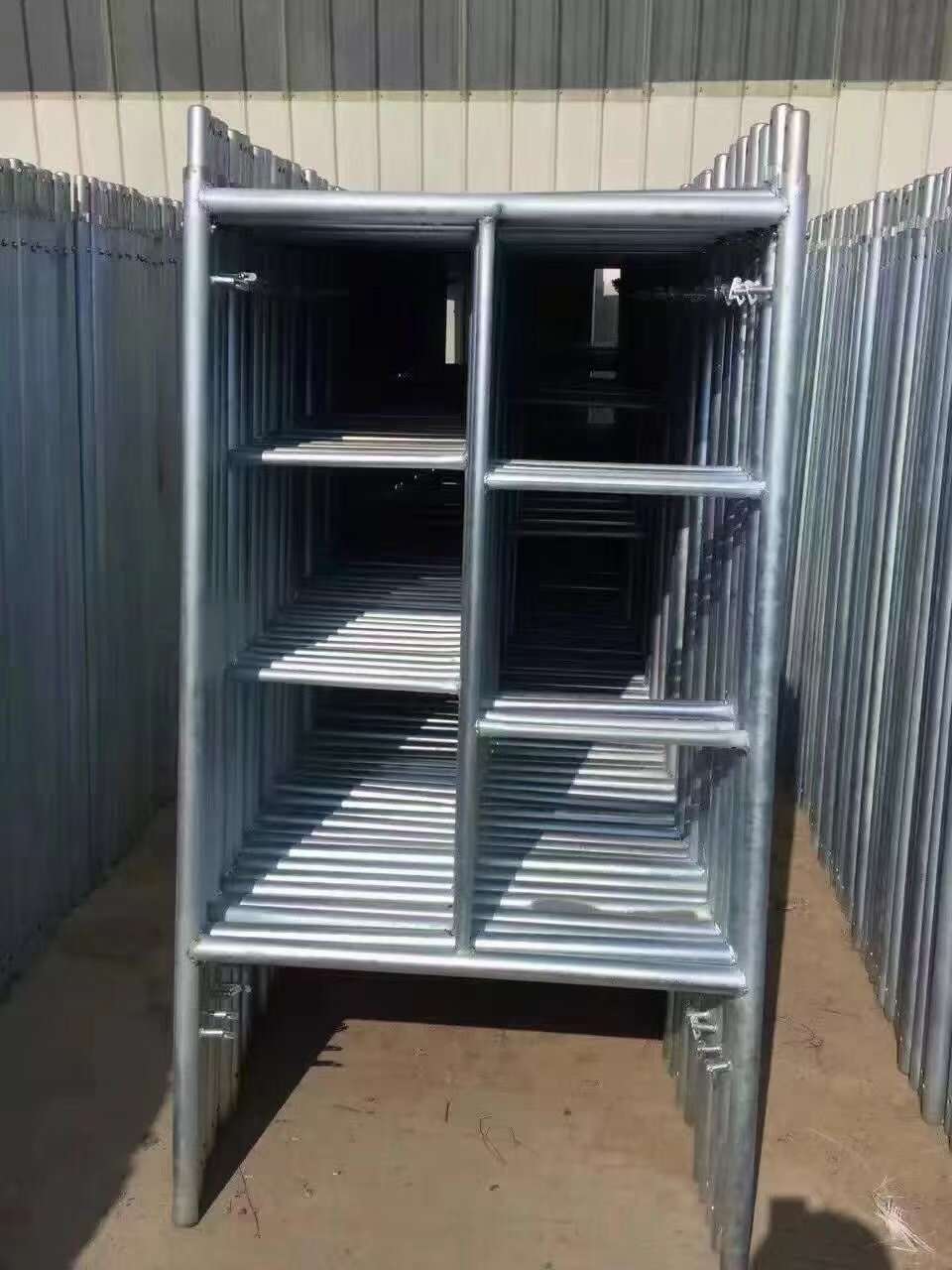 Iron gate scaffold support bracket mobile scaffold