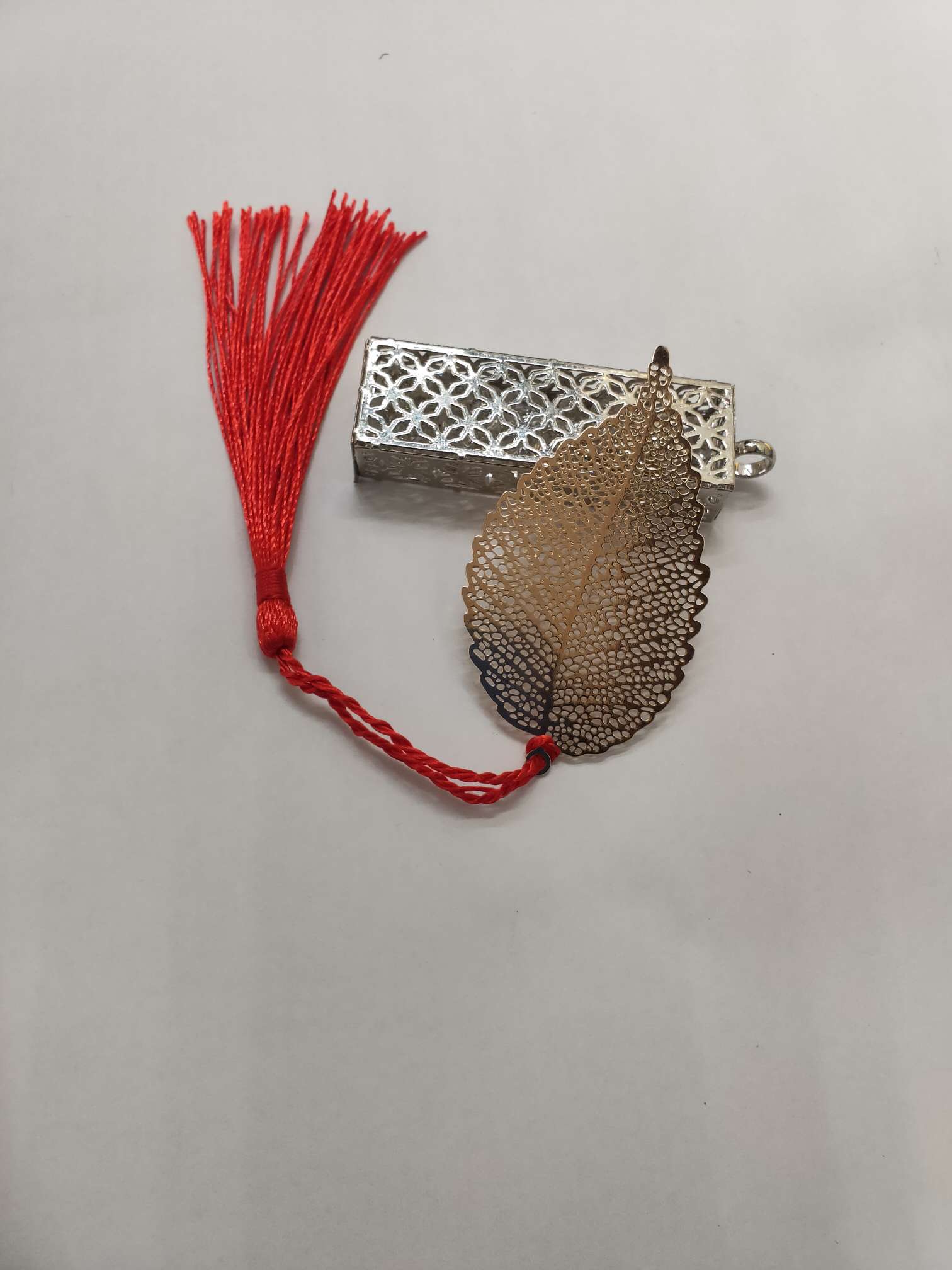 Leaf computer chip bookmark accessory decoration details Picture