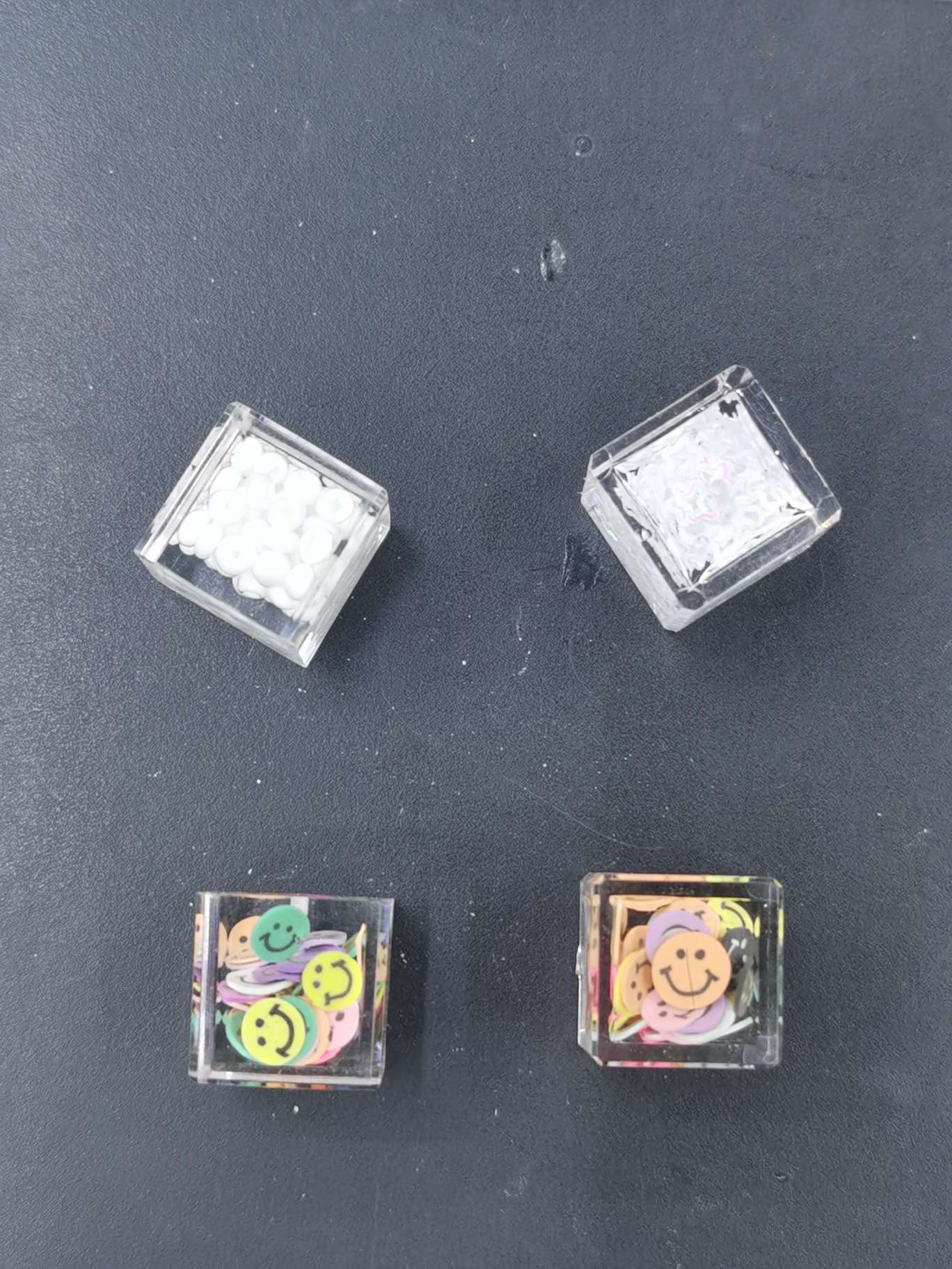16 Square Smiley Face, Winning Plastic Jewelry Accessories, E2515433