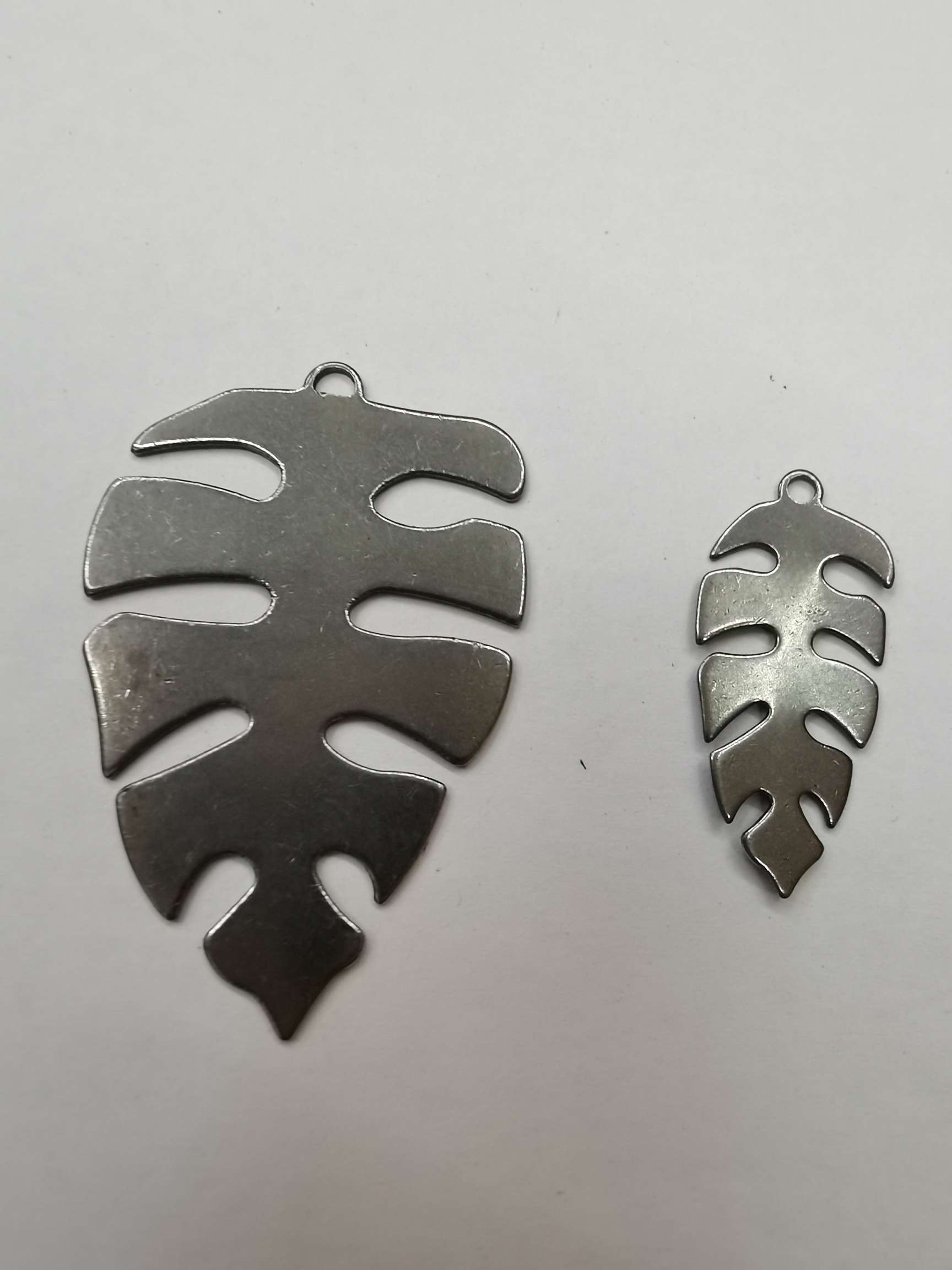 National trend factory direct sales of ironwork pressed earrings, pendants, rough accessories, jewelry accessories, popular bestsellers, classic domestic sales and foreign trade hot sales, new Korean version leaf fish bone stud earrings pendants