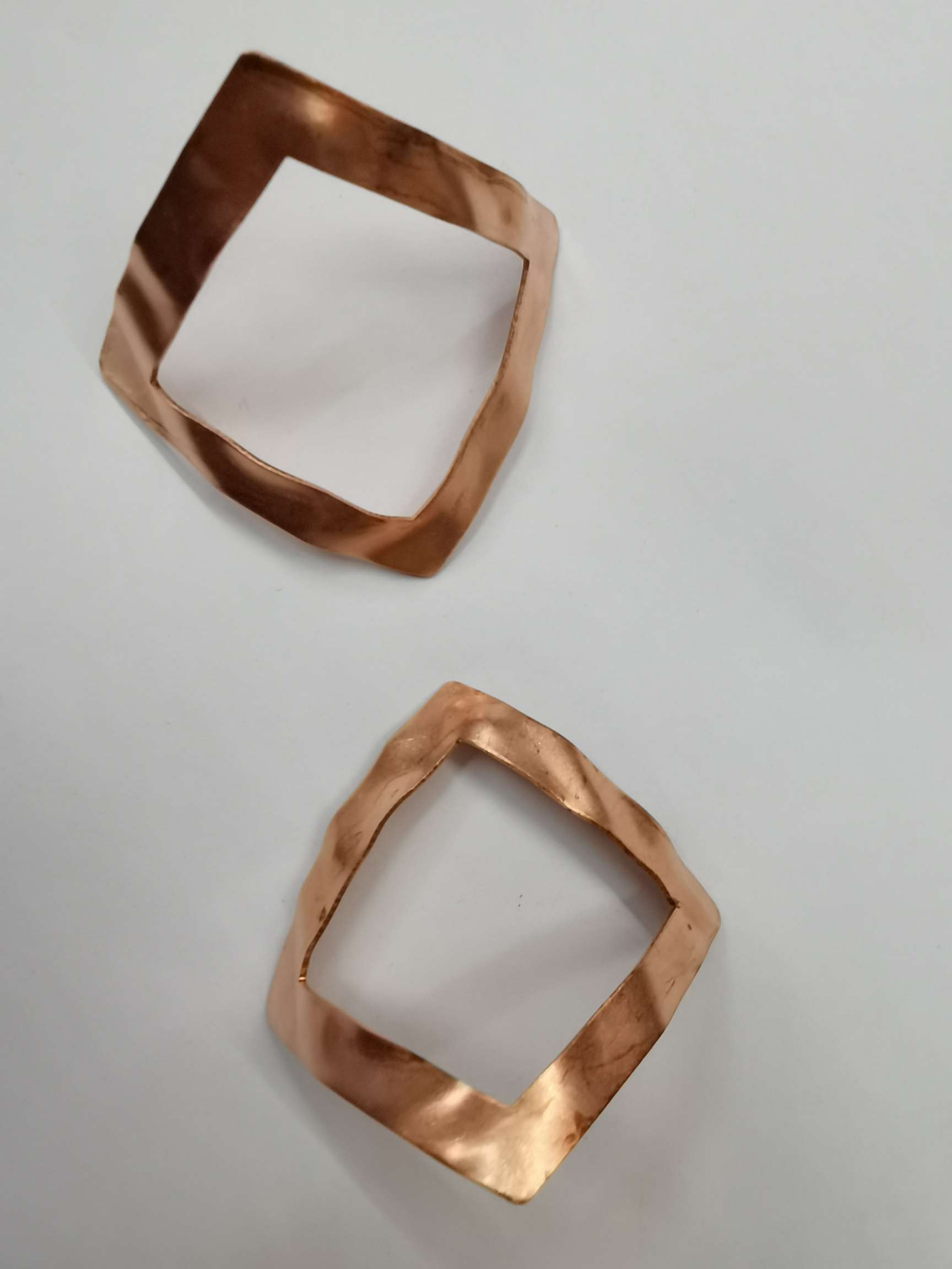 Factory direct sales of wrought iron pressed earrings, pendants, rough accessories, jewelry accessories, popular bestsellers, classic domestic and foreign trade bestsellers, hand-pressed pleated headwear and headtie accessories Specification image