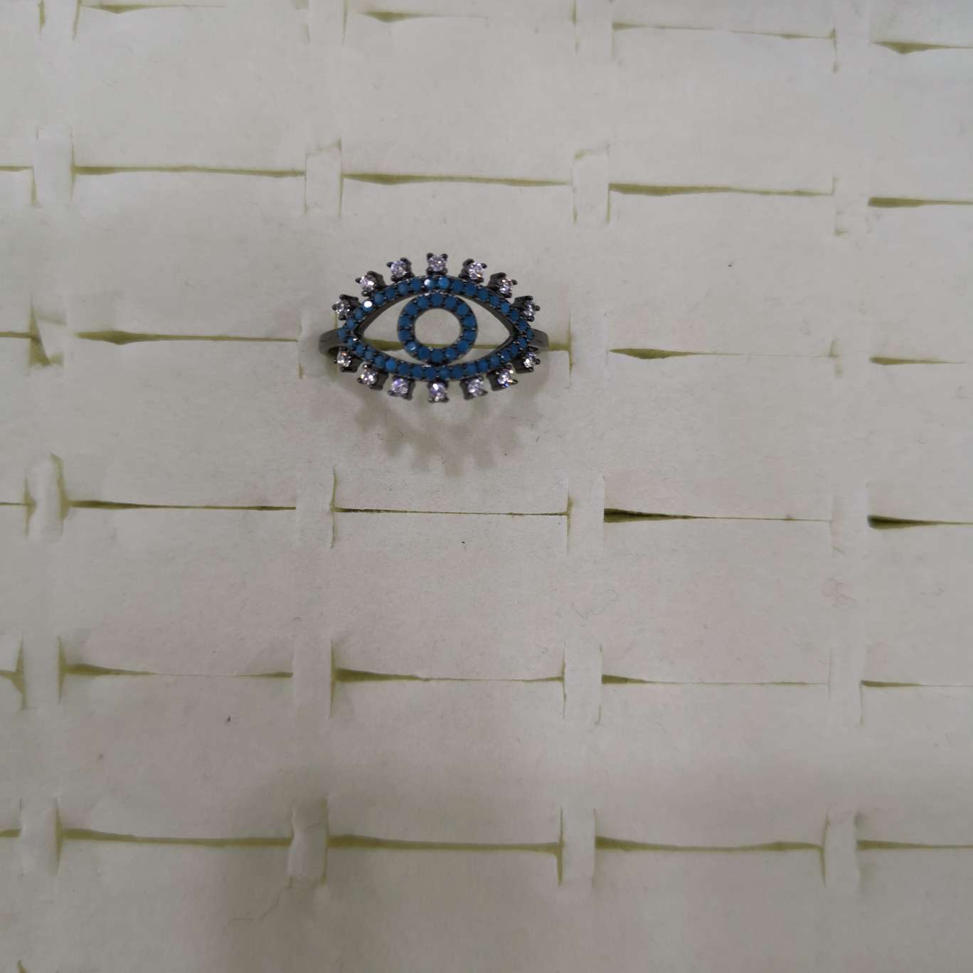 Eye ring