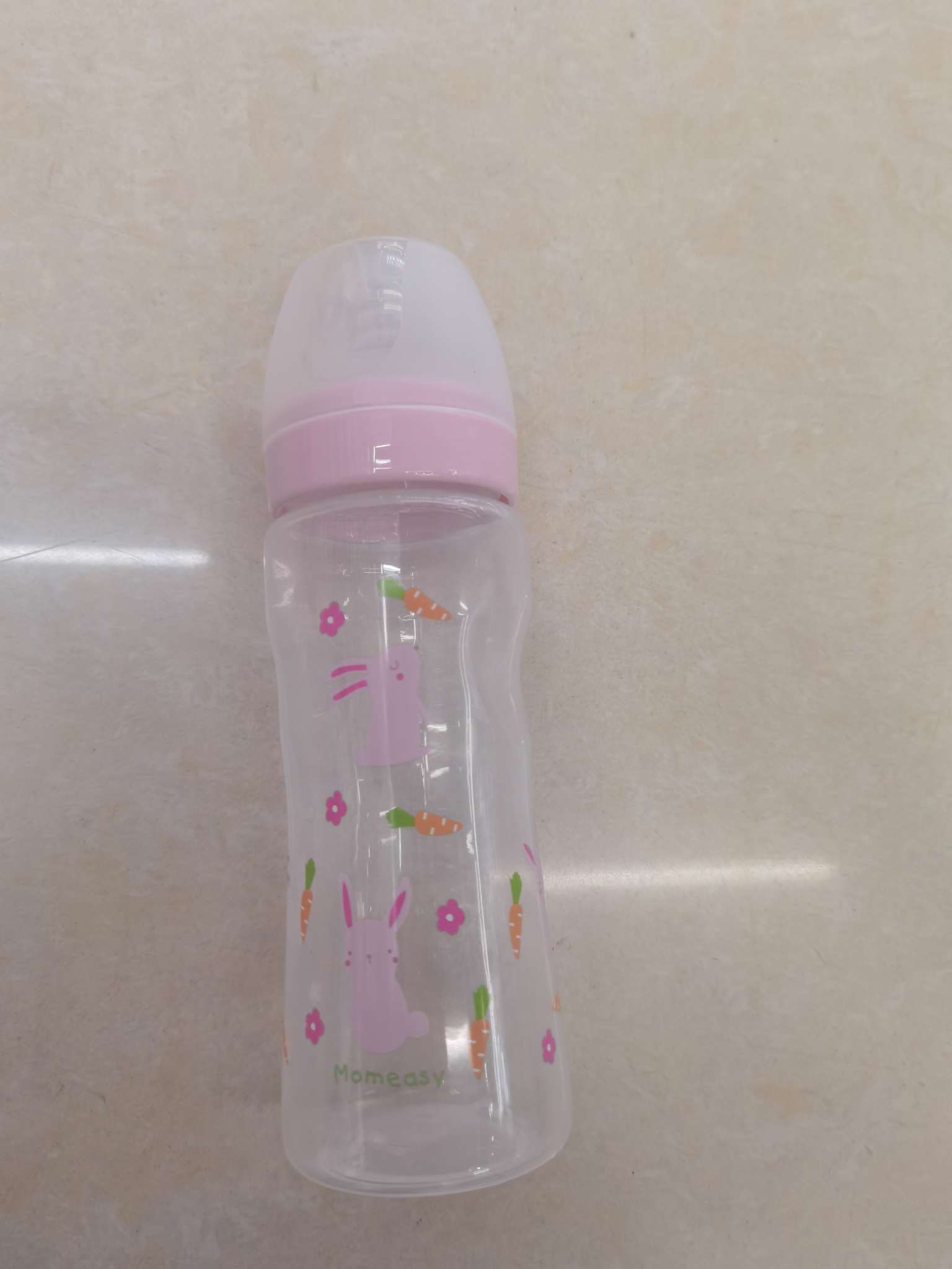 婴儿奶瓶产品图