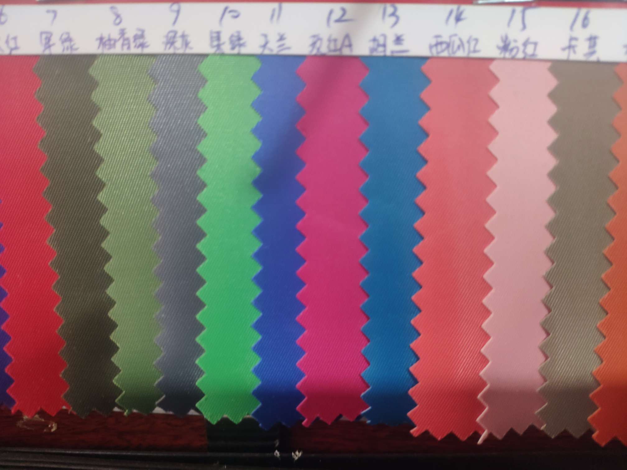 Fluorescent fabric manufacturer direct sales, best-selling new PVC leather, large stock of high, medium and low grade luggage, sofa, shoe materials and fabrics Specification image