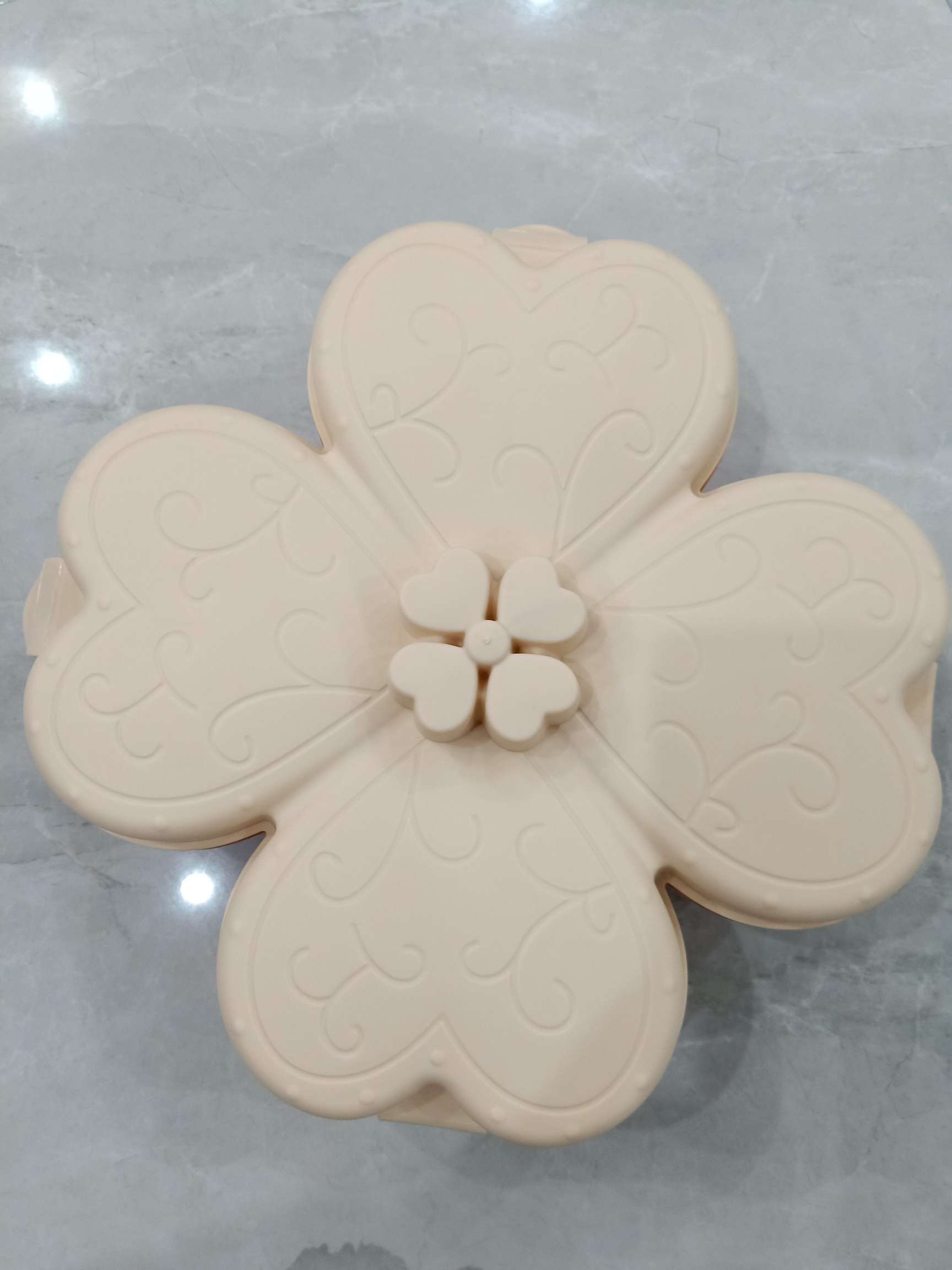 Bow knot candy box