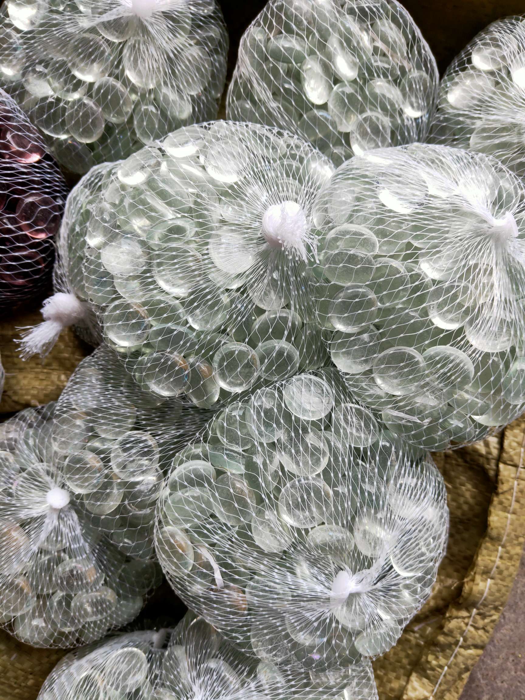 100 transparent glass flat beads of 15-17mm in diameter full figure