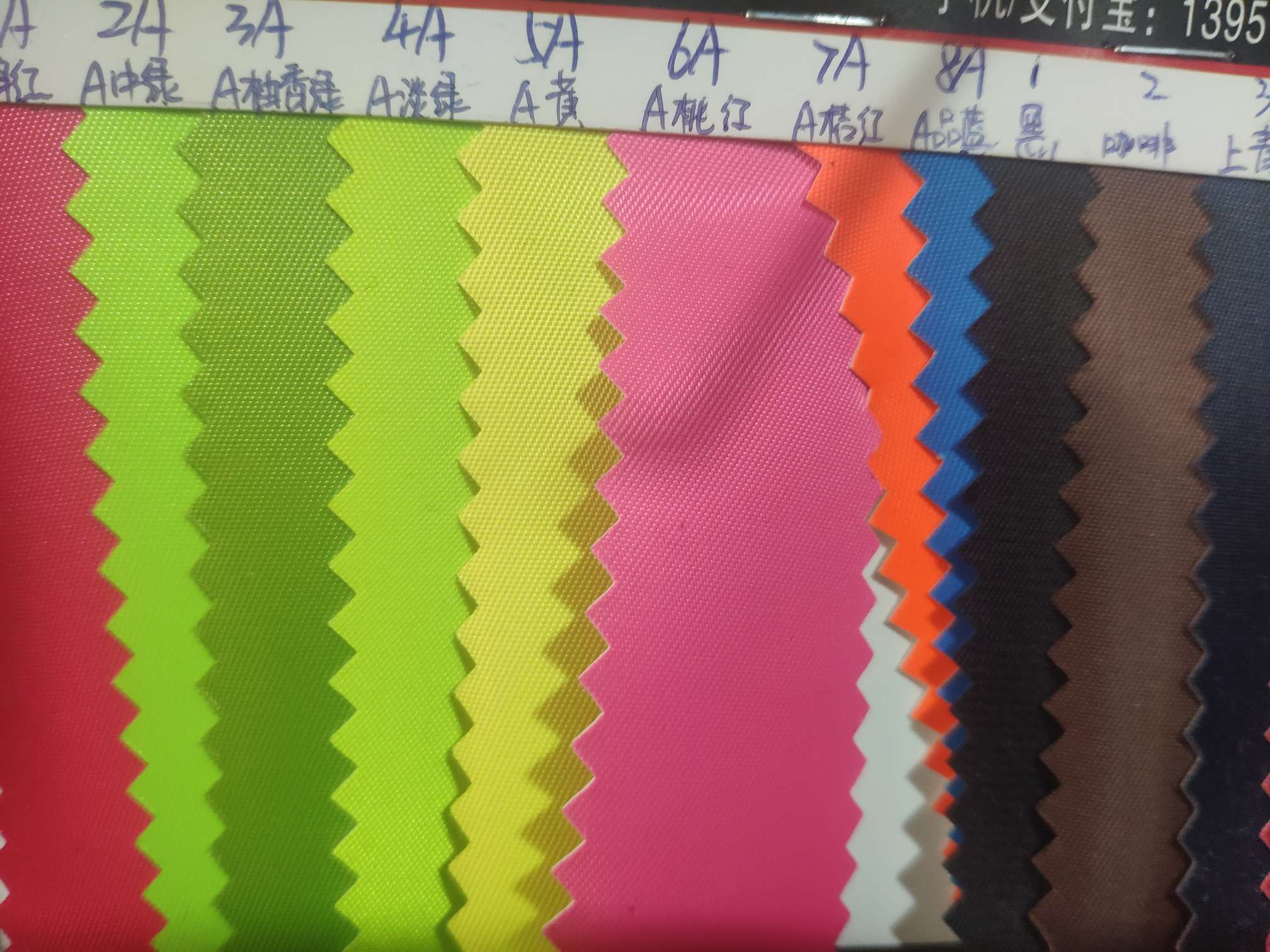 Fluorescent fabric manufacturer direct sales, best-selling new PVC leather, large stock of high, medium and low grade luggage, sofa, shoe materials and fabrics Application Scenario