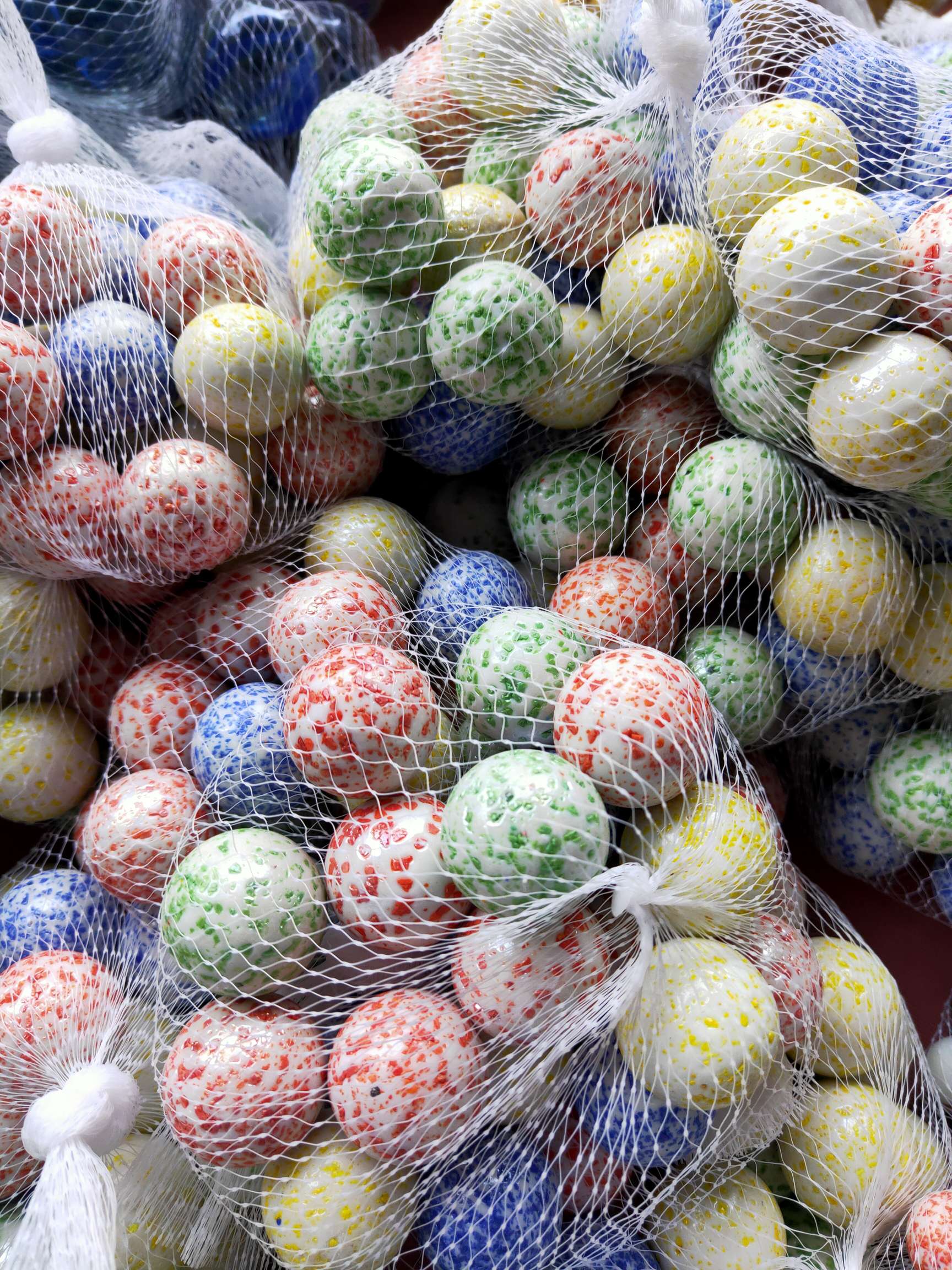 20 25mm white porcelain sesame glass balls, porcelain red, yellow, blue and green mottled round balls full figure