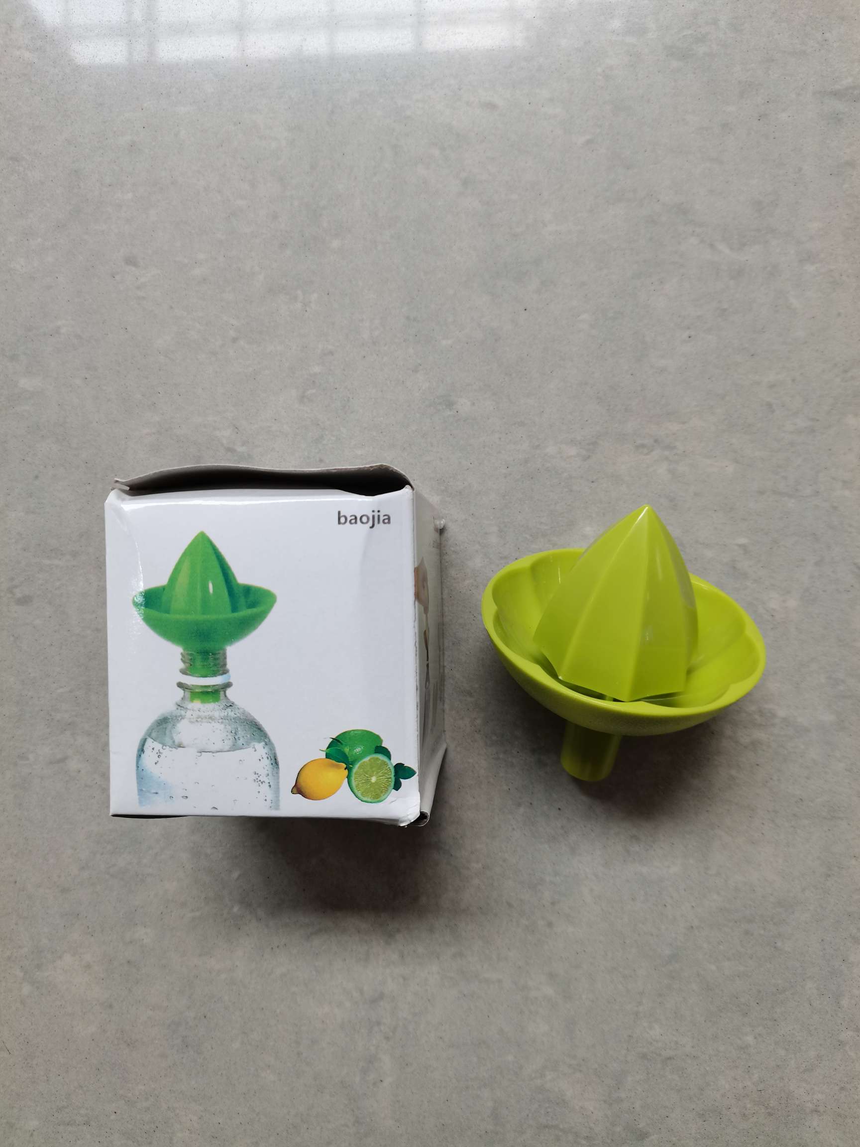 Portable mini manual lemon juicer, convenient and fast, portable lemon machine undefined