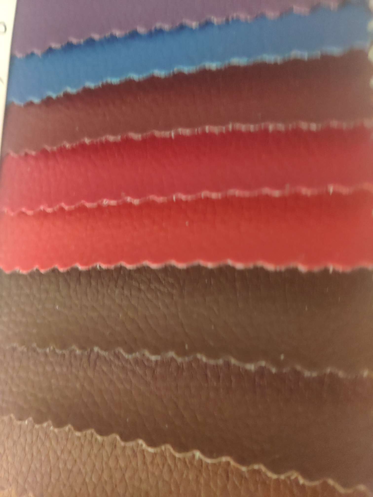 汽车革厂家直销热销新款   PU皮革大量现货高中低档箱包沙发鞋材面料细节图