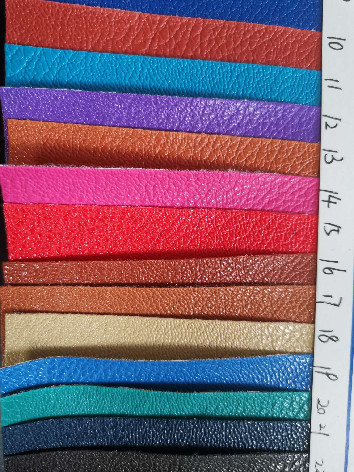 Factory direct sales of large quantities of PU bottom fleece surface eco-friendly No. 4 color bags, shopping bags, cosmetic bags and decorative fabrics details Picture