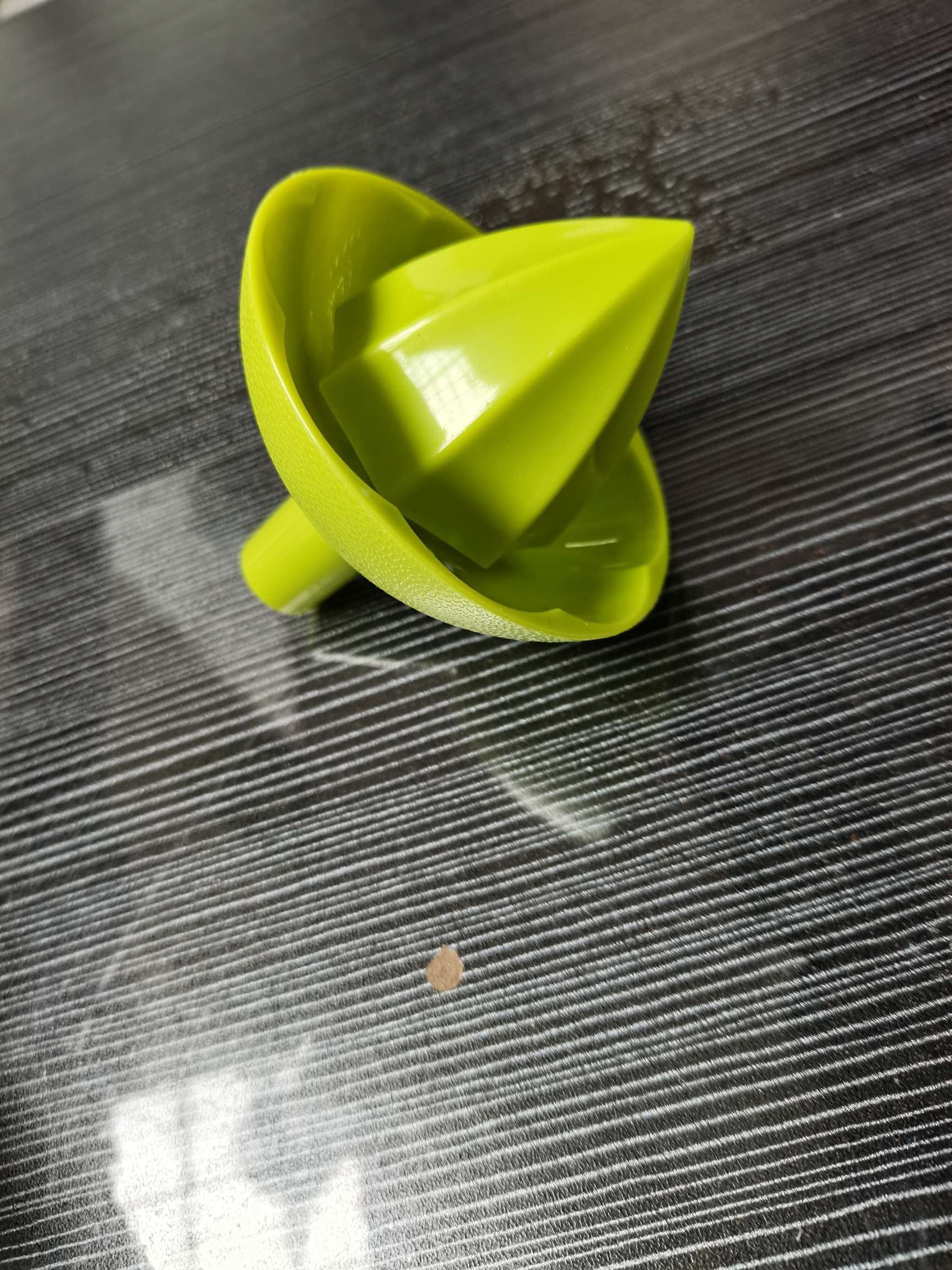 Portable mini manual lemon juicer, convenient and fast, portable lemon machine undefined