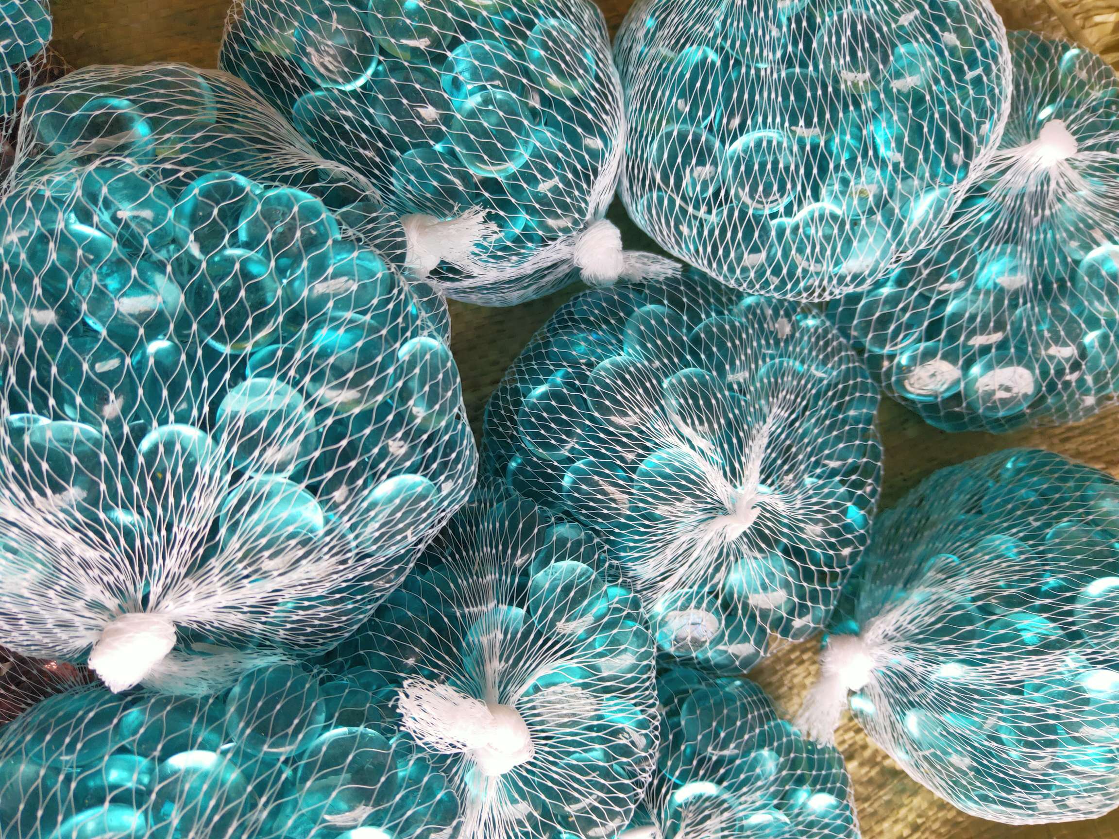 100 pieces of 15-17mm Hailan glass flat beads and 14-16mm lake blue colored flat beads full figure