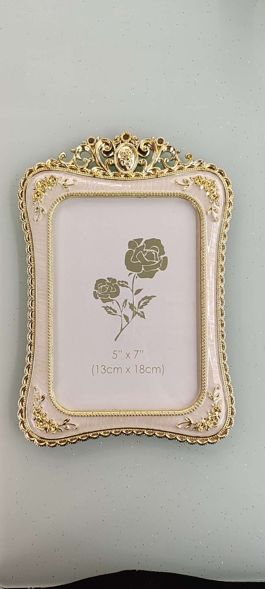 Golden plastic photo frame details Picture