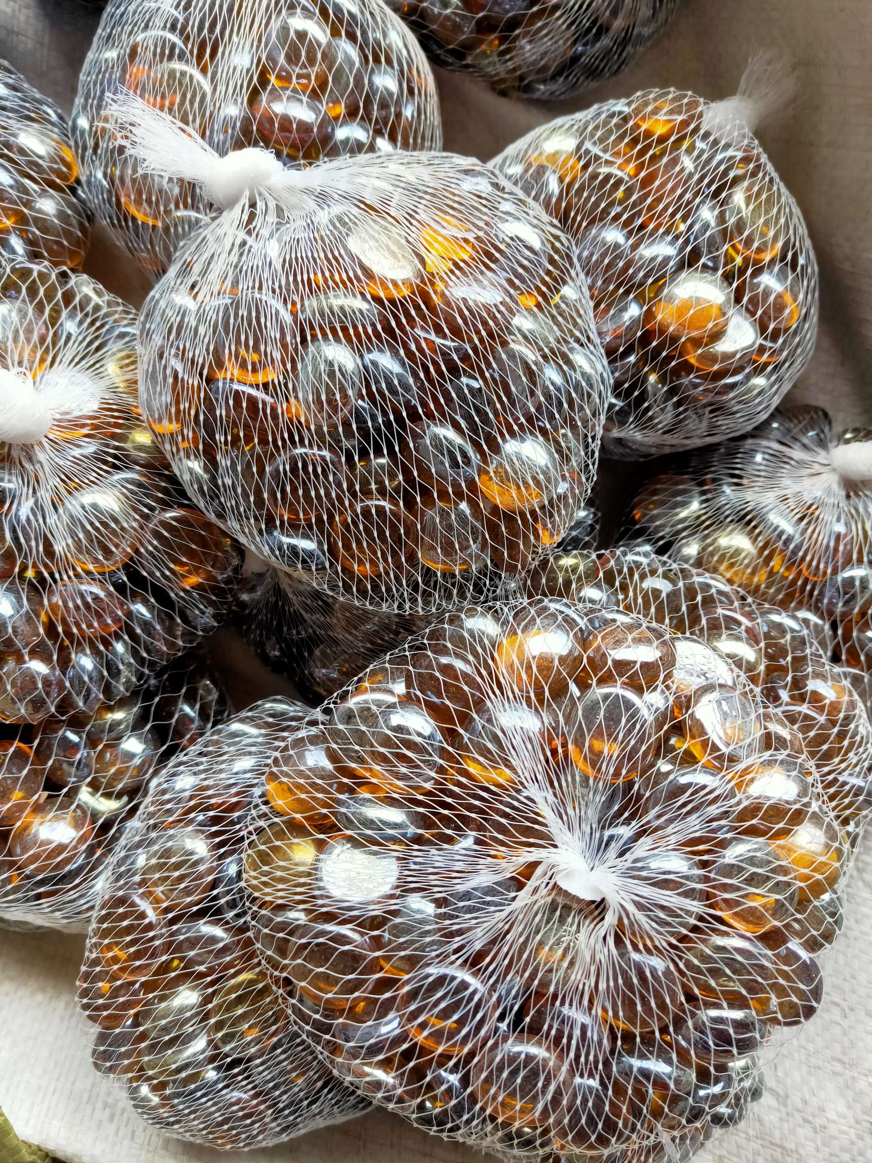 100 amber glass flat beads of 15-17mm full figure