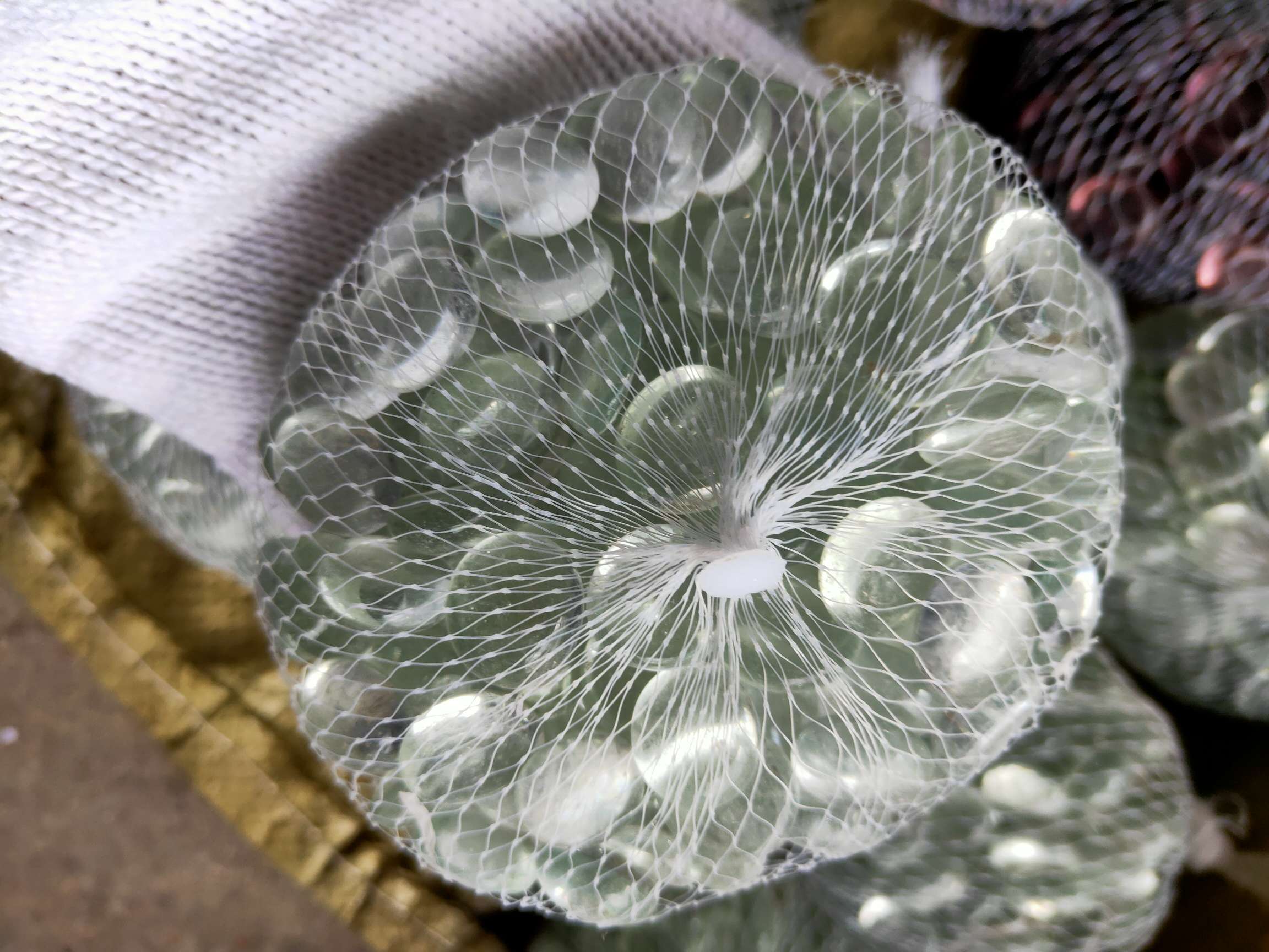 100 transparent glass flat beads of 15-17mm in diameter full figure
