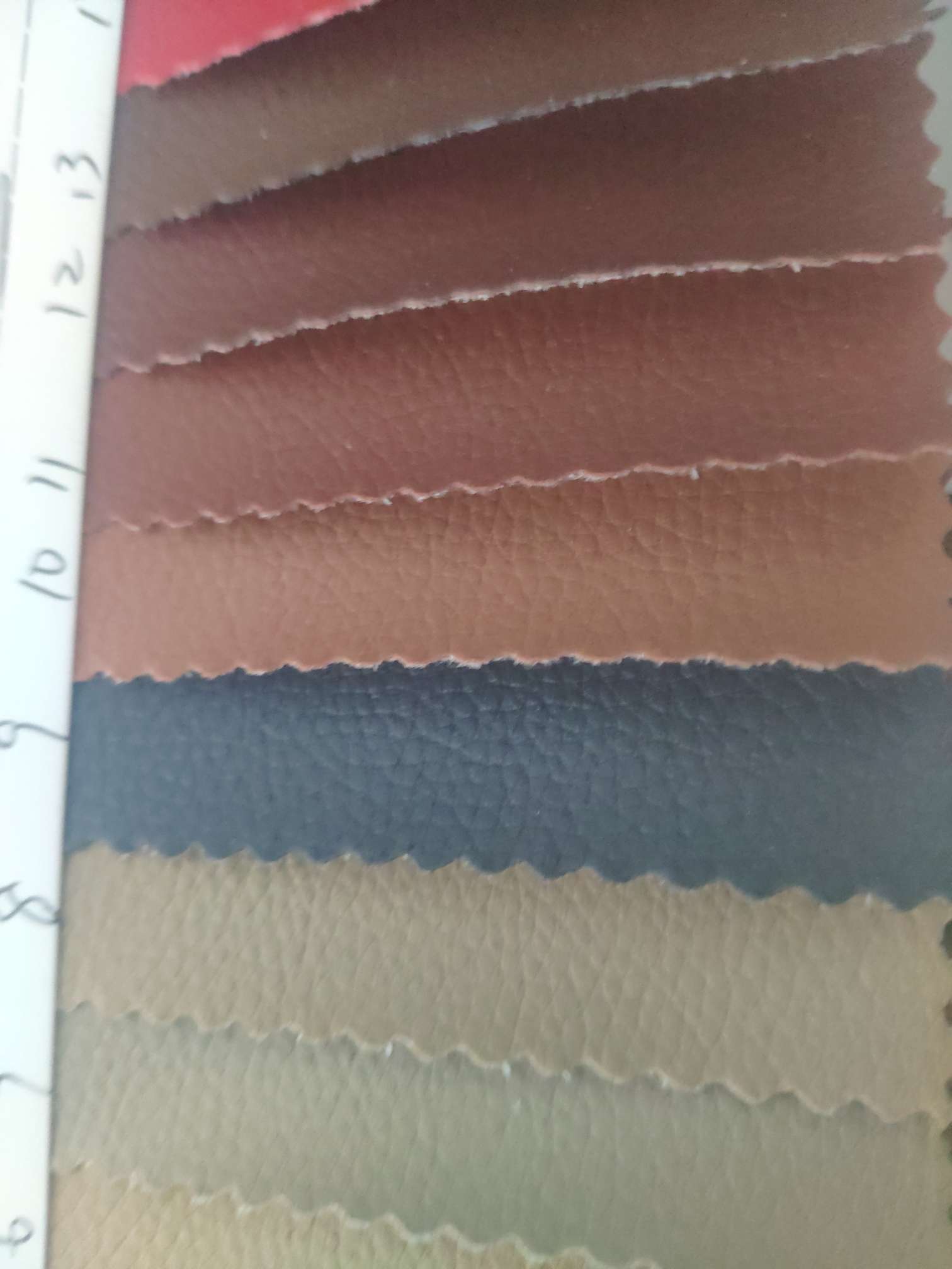 汽车革厂家直销热销新款   PU皮革大量现货高中低档箱包沙发鞋材面料产品图