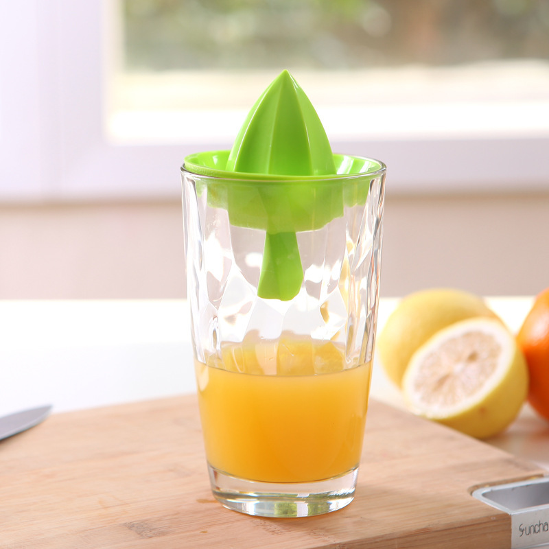 Portable mini manual lemon juicer, convenient and fast, portable lemon machine Item Picture