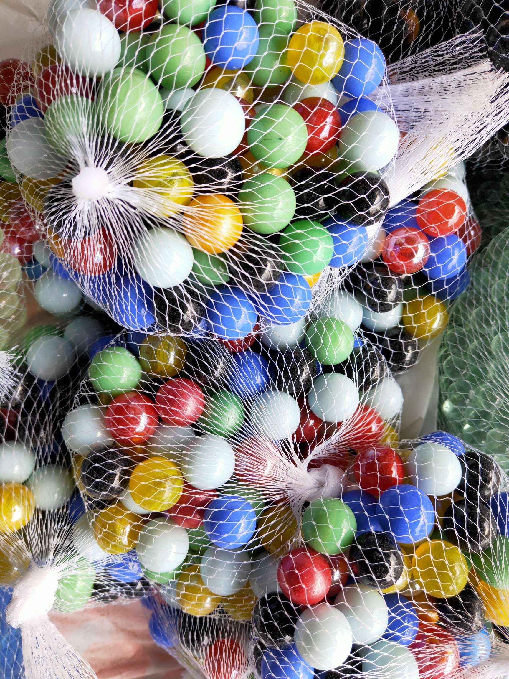 50粒16mm瓷红黄兰绿白黑圆球彩色玻璃弹珠鱼缸装饰儿童怀旧玩具批发零售工厂直销定制包装矿石弹珠琉璃球彩色蛋子琉璃蛋产品图