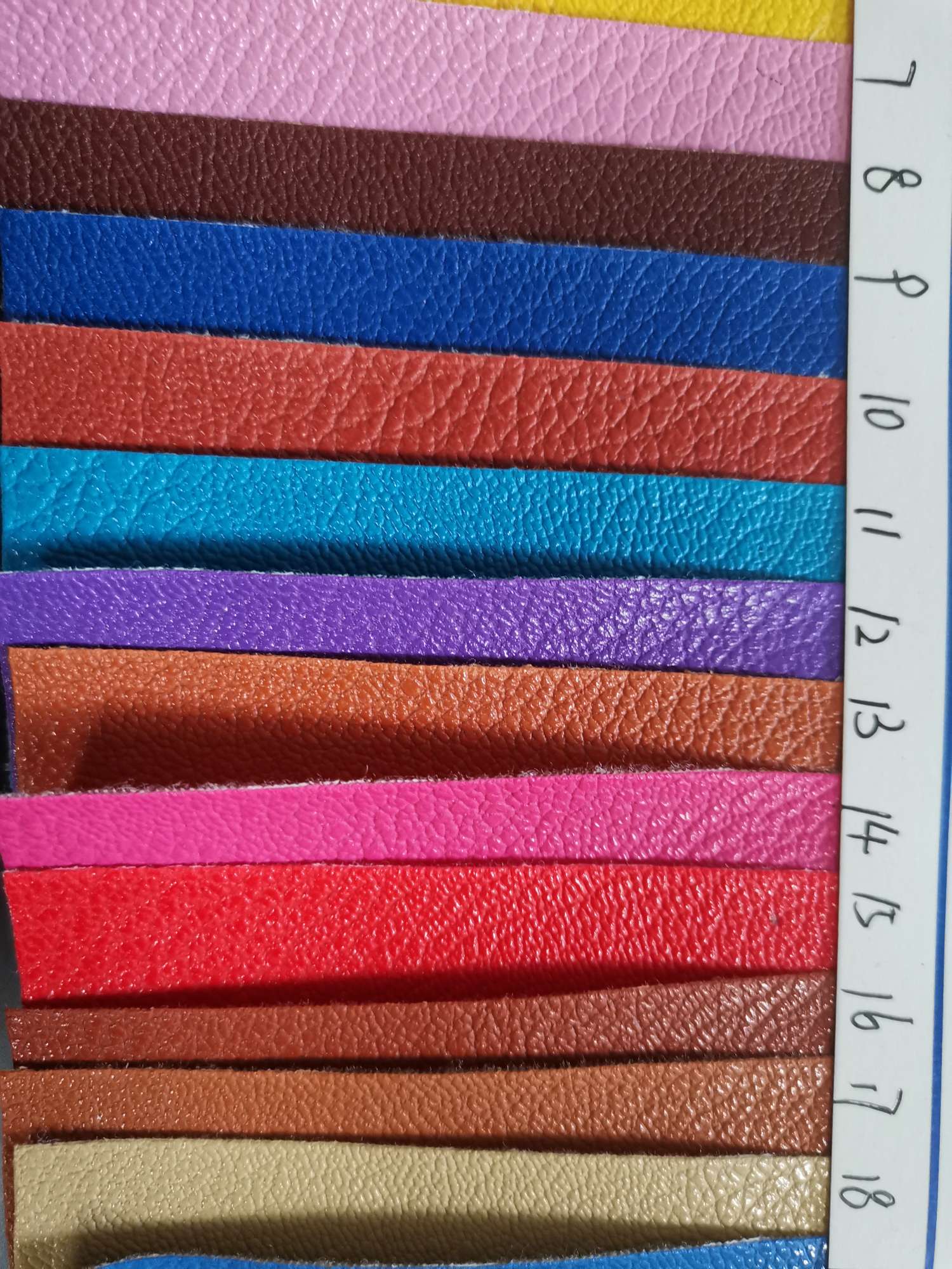 Factory direct sales of large quantities of PU bottom fleece surface eco-friendly No. 3 color bags, shopping bags, cosmetic bags and decorative fabrics details Picture
