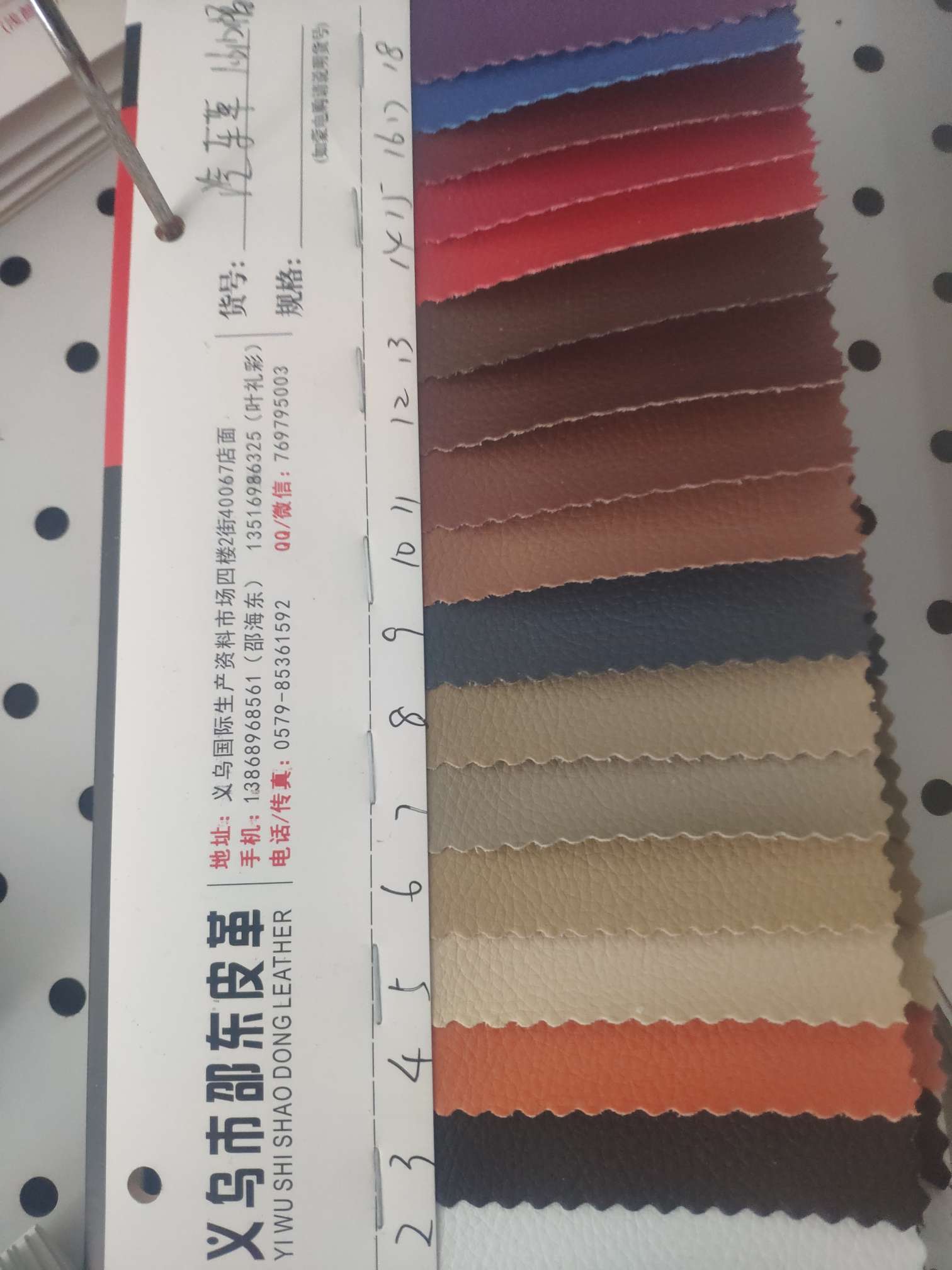 汽车革厂家直销热销新款   PU皮革大量现货高中低档箱包沙发鞋材面料