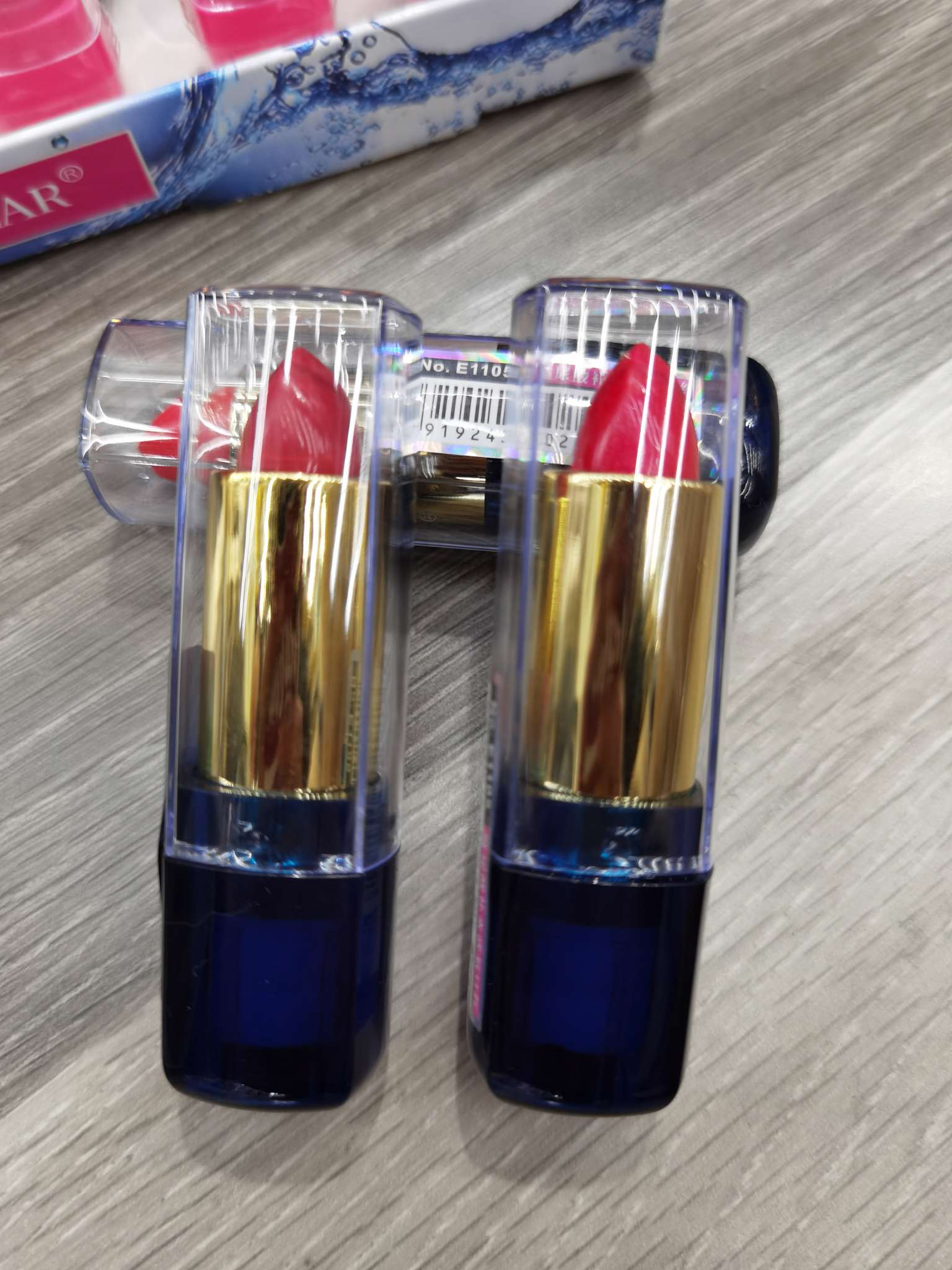 Evra E1105 lipstick Application Scenario