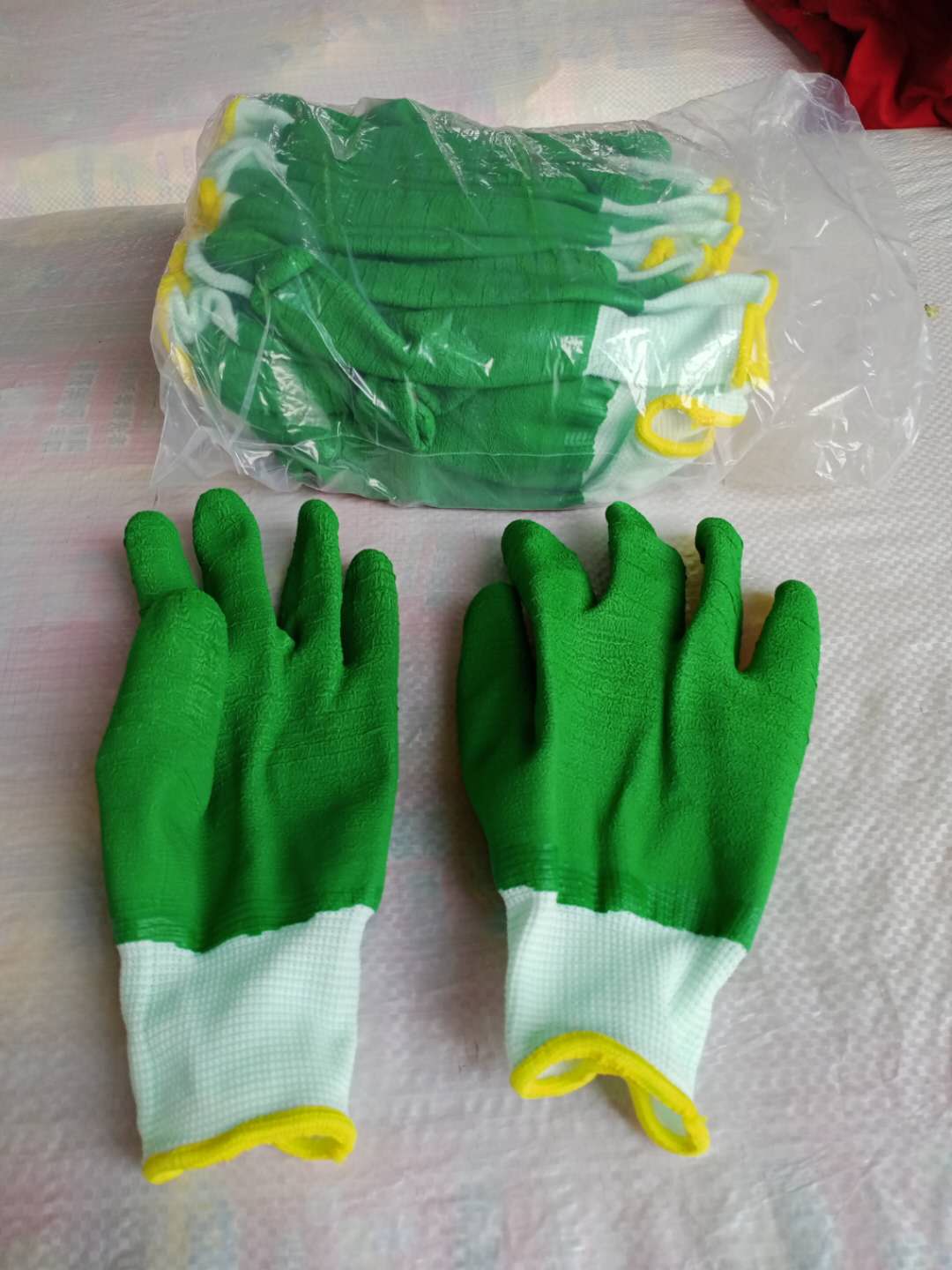 绿色波浪纹手套