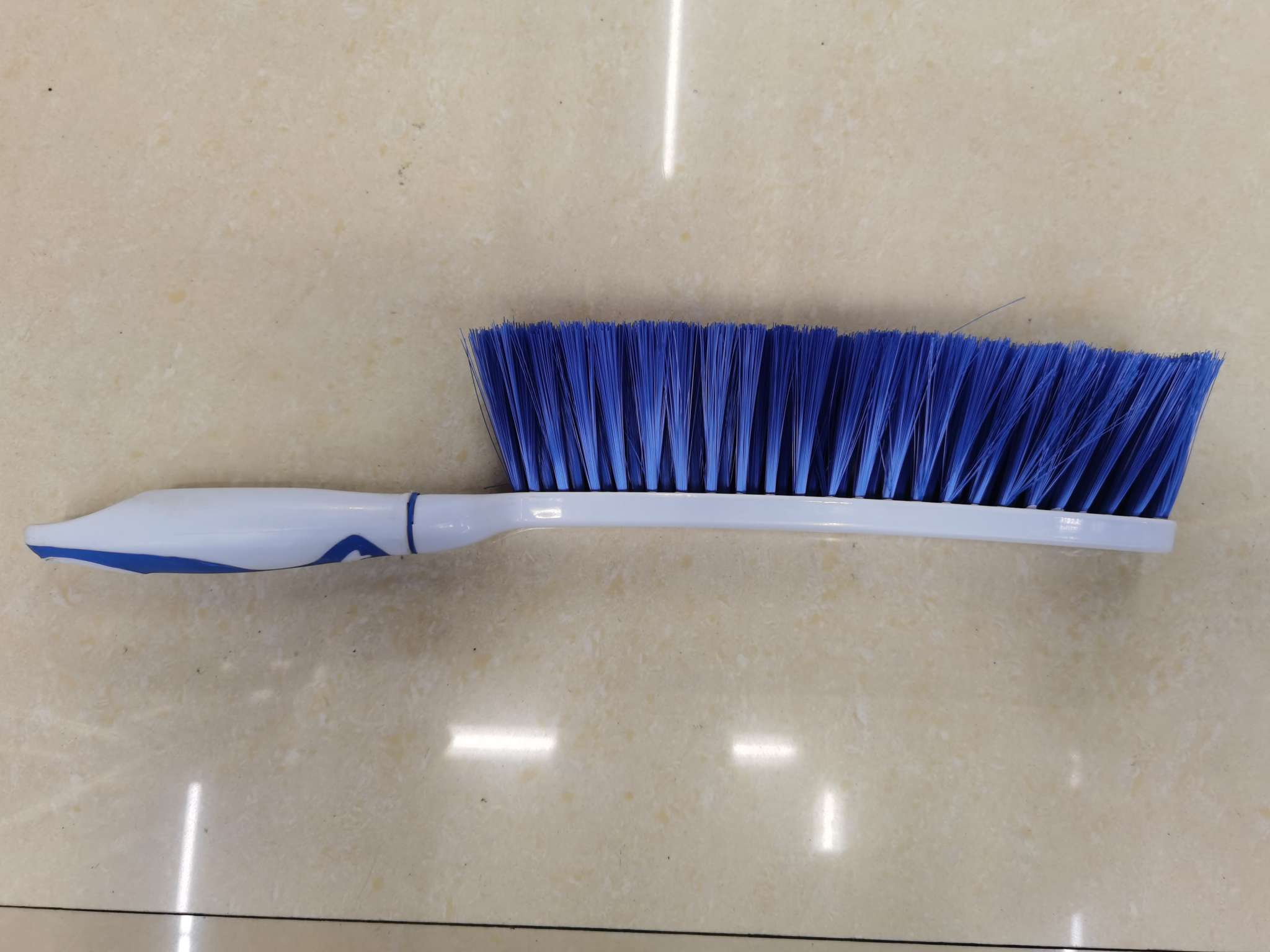Brush bed brush with soft bristles