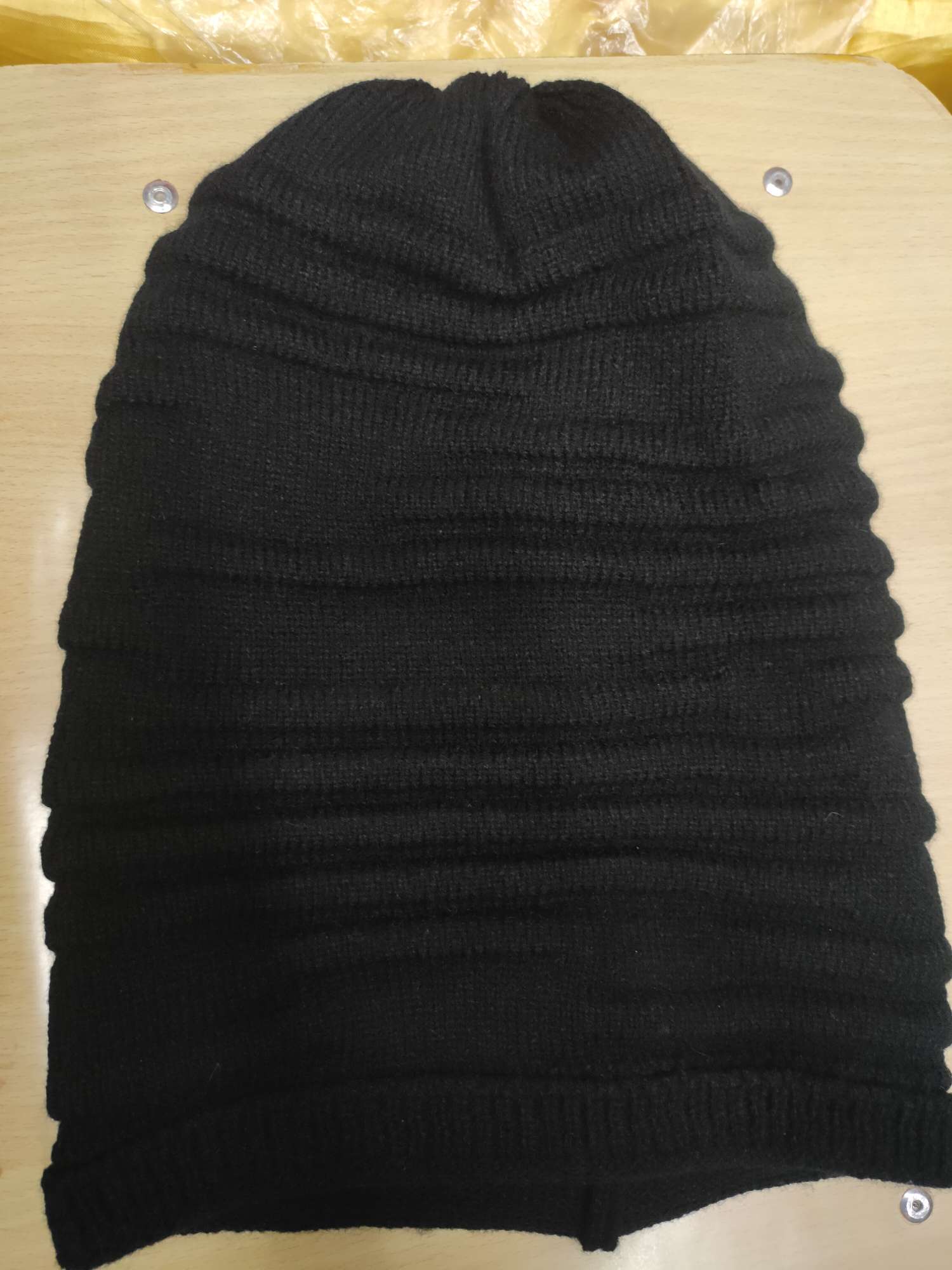 Winter knitted caps are unisex Item Picture
