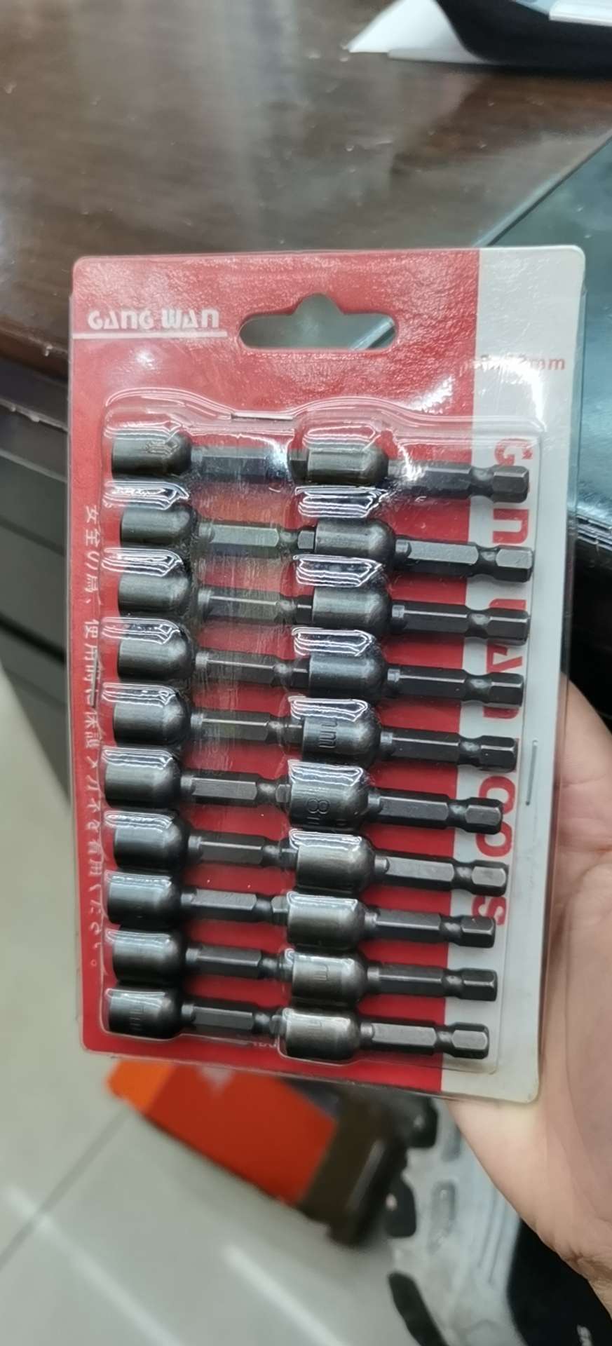 Magnetic sleeve thumbnail