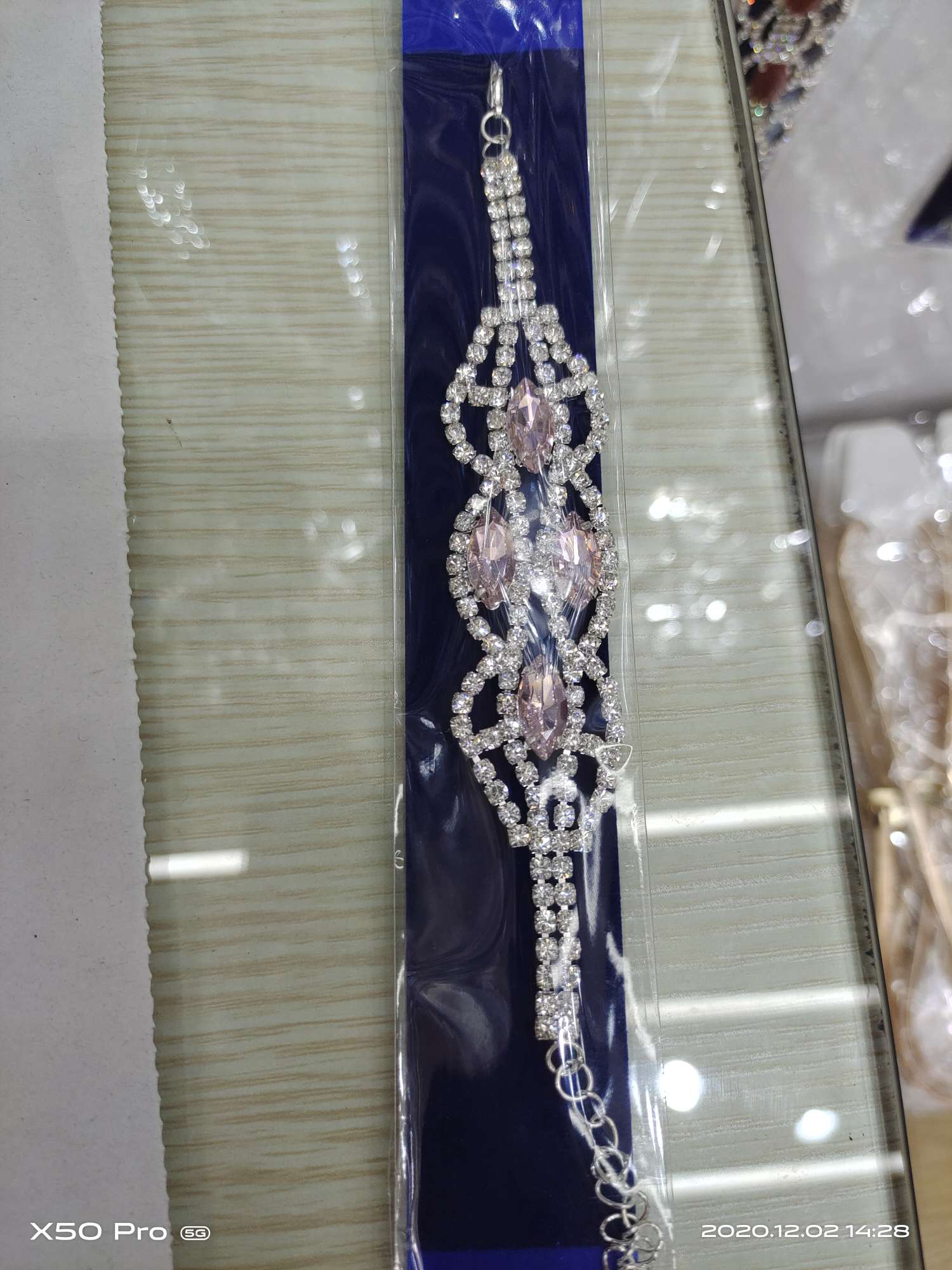Exaggerated diamond glass bracelet
