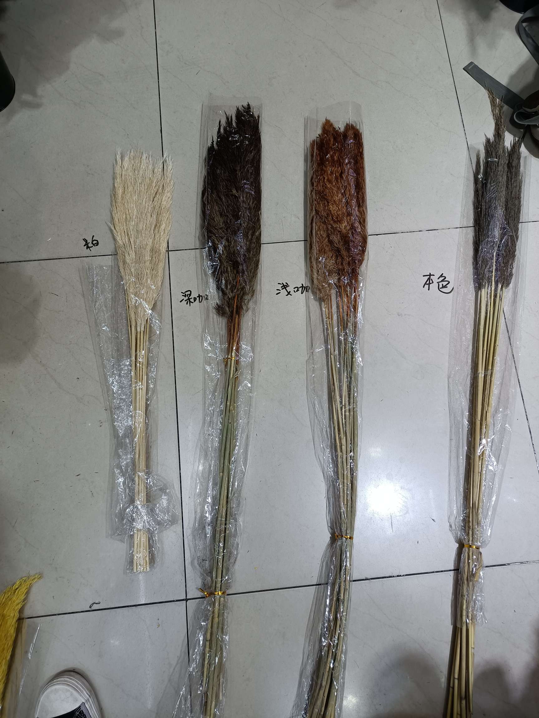 Artificial reed wedding, reed palm-leaf fan branches, eternal flowers, and awns Application Scenario