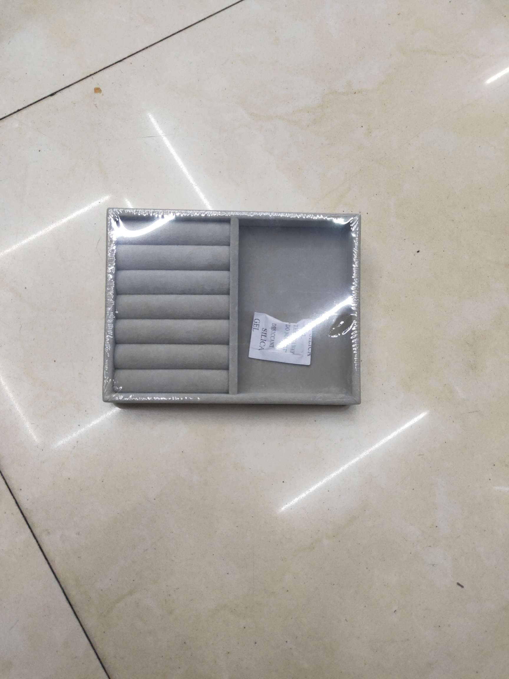 Ring and necklace box details Picture