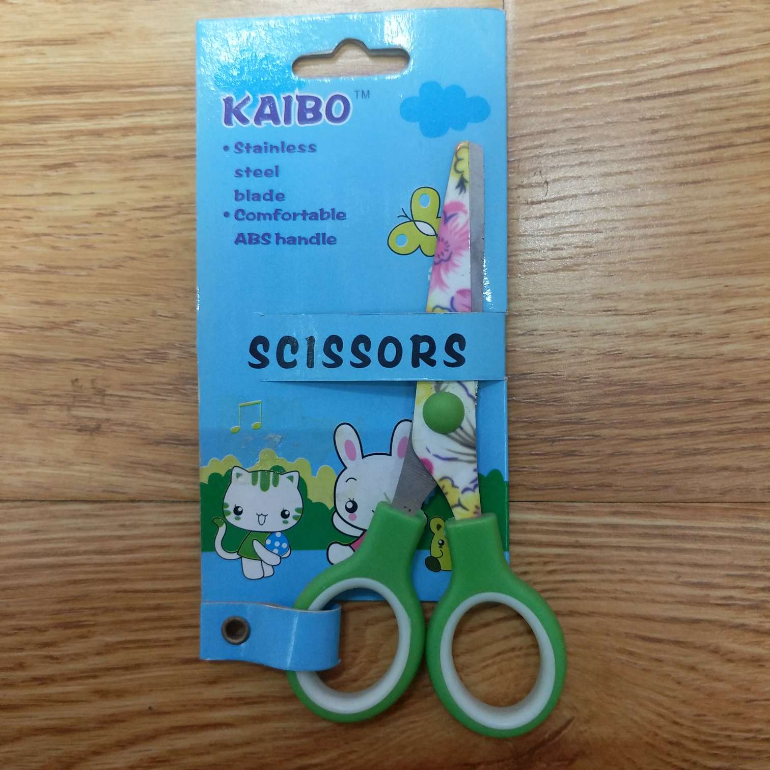 厂家新款直销凯博KAIBO品牌不锈钢剪刀KB304-1印花学生剪刀钉卡白底实物图