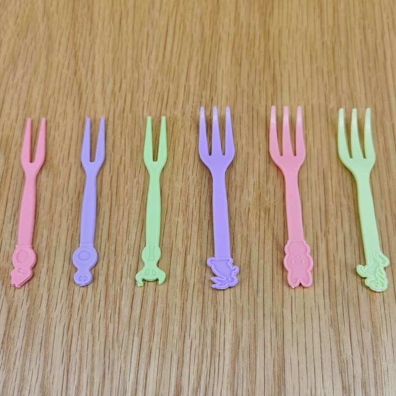 Material: Plastic.