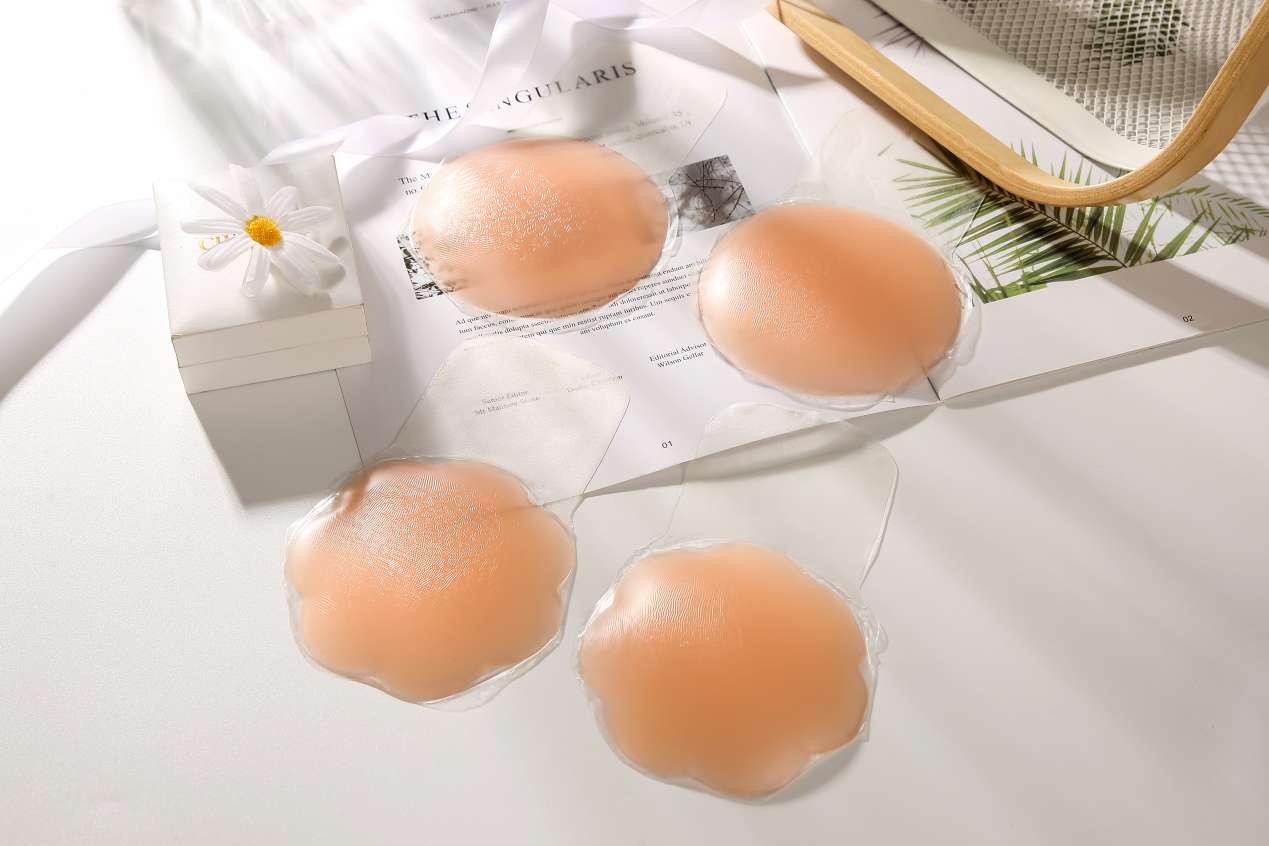 Silicone gel anti-protrusion top support invisible lifting chest patch for thin women's wedding dresses to prevent sagging Application Scenario