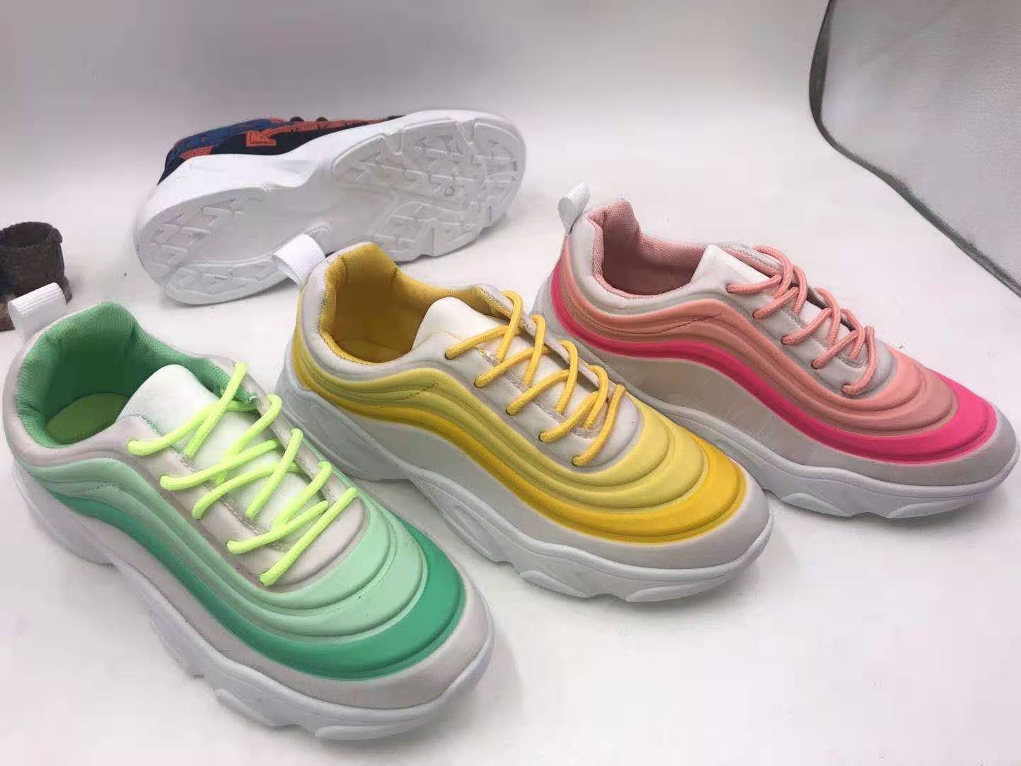 Men's and women's casual shoes details Picture