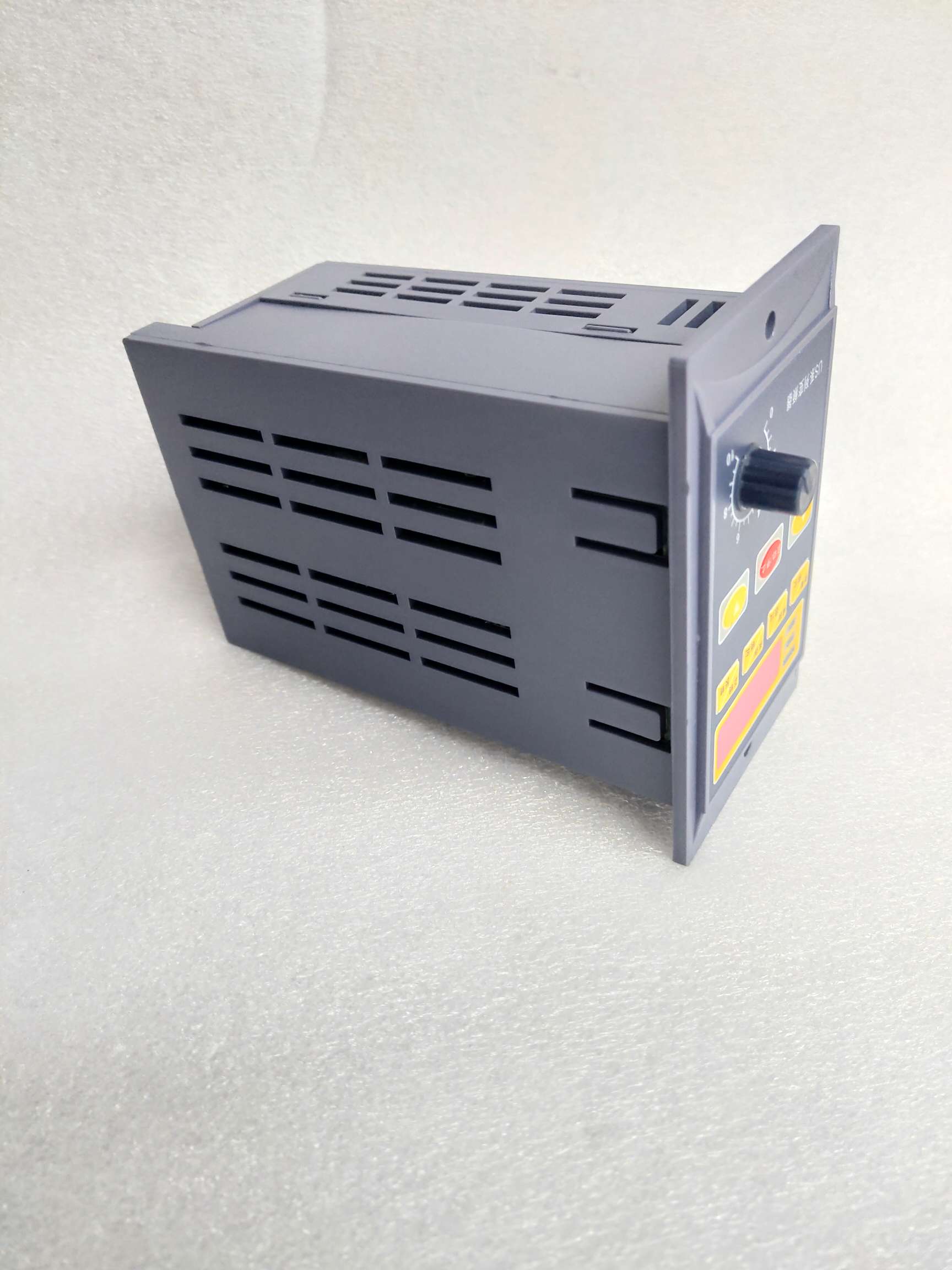 0.4KW0.75KW小型变频器产品图